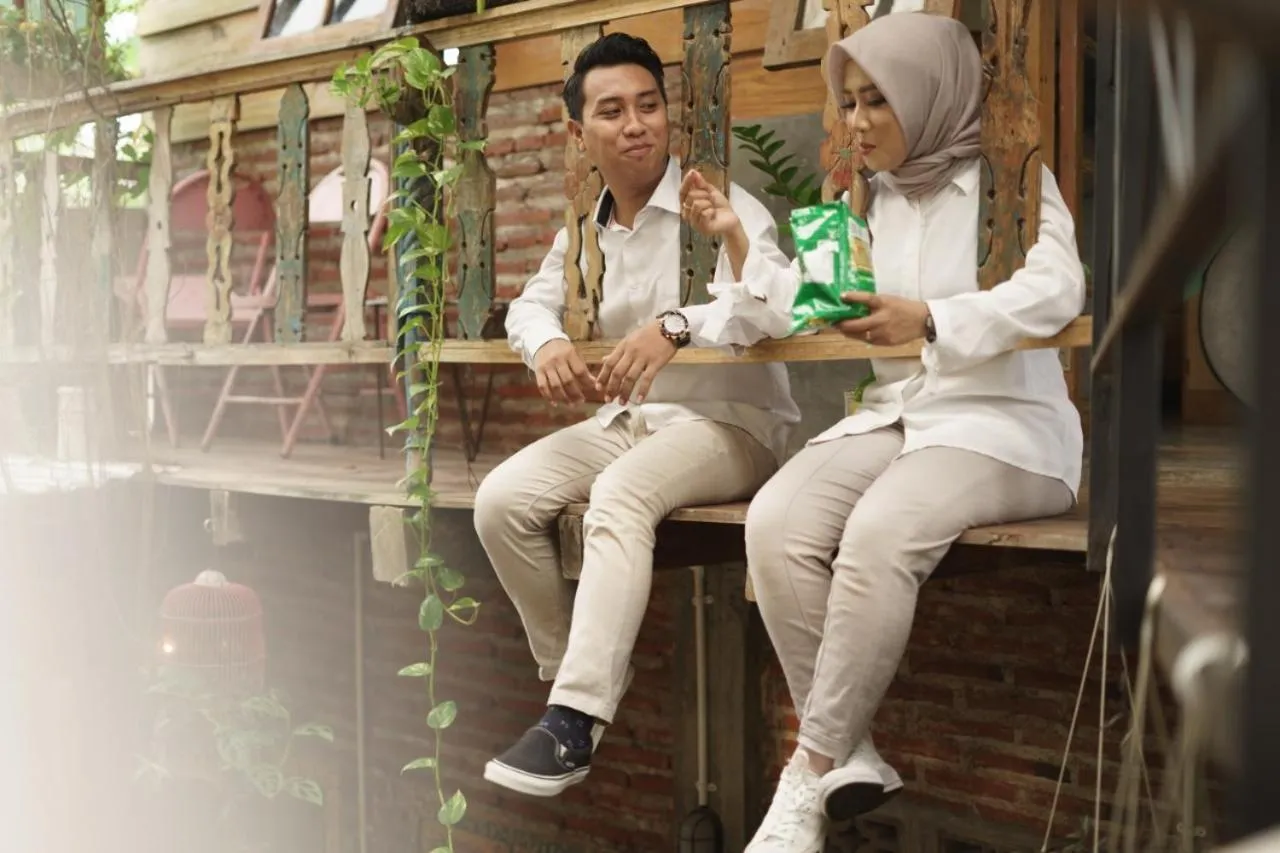 People in Happy House Bromo backpacker