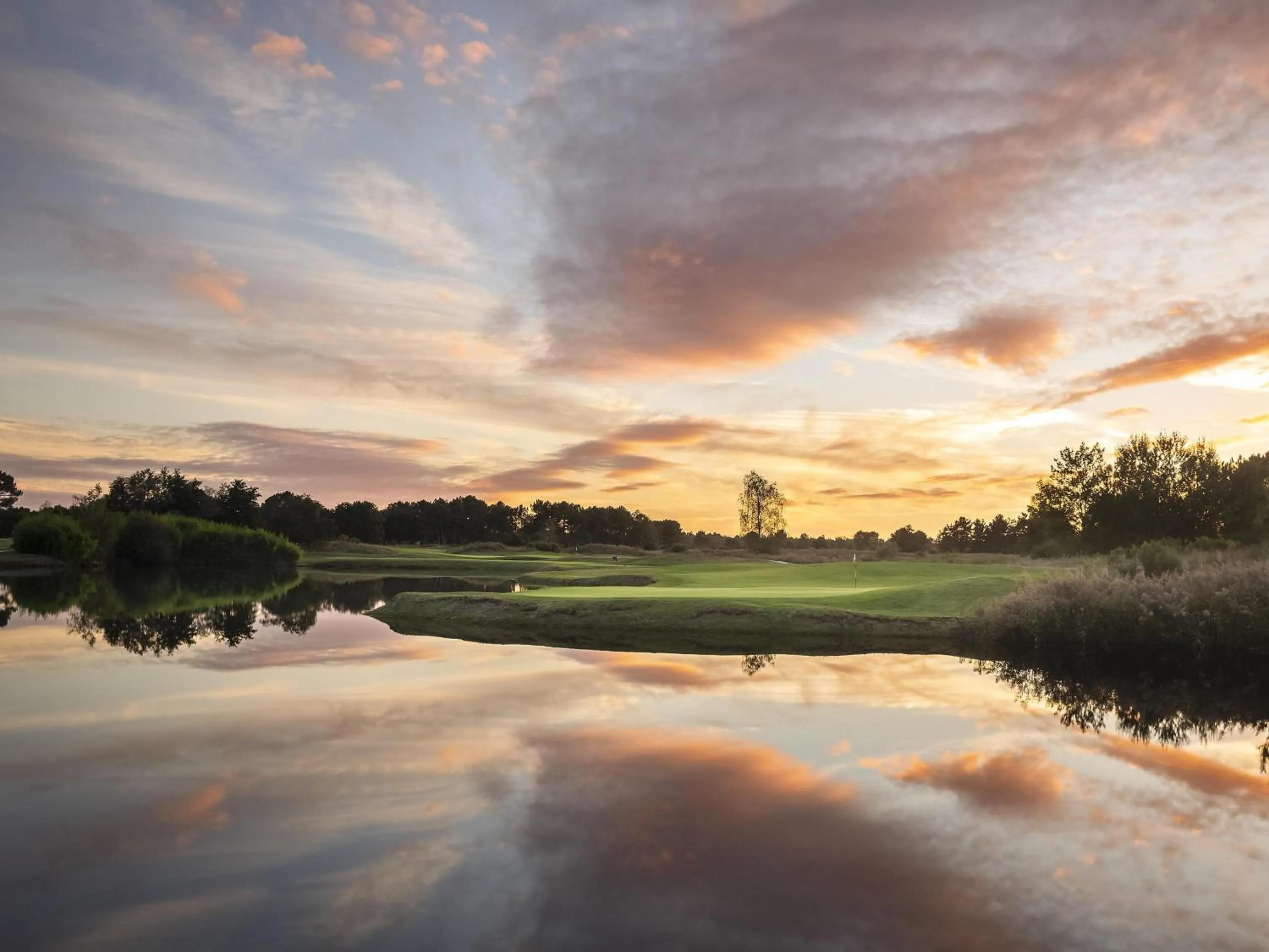 Golfcourse in Cabot Hotel Bordeaux - MGallery Collection