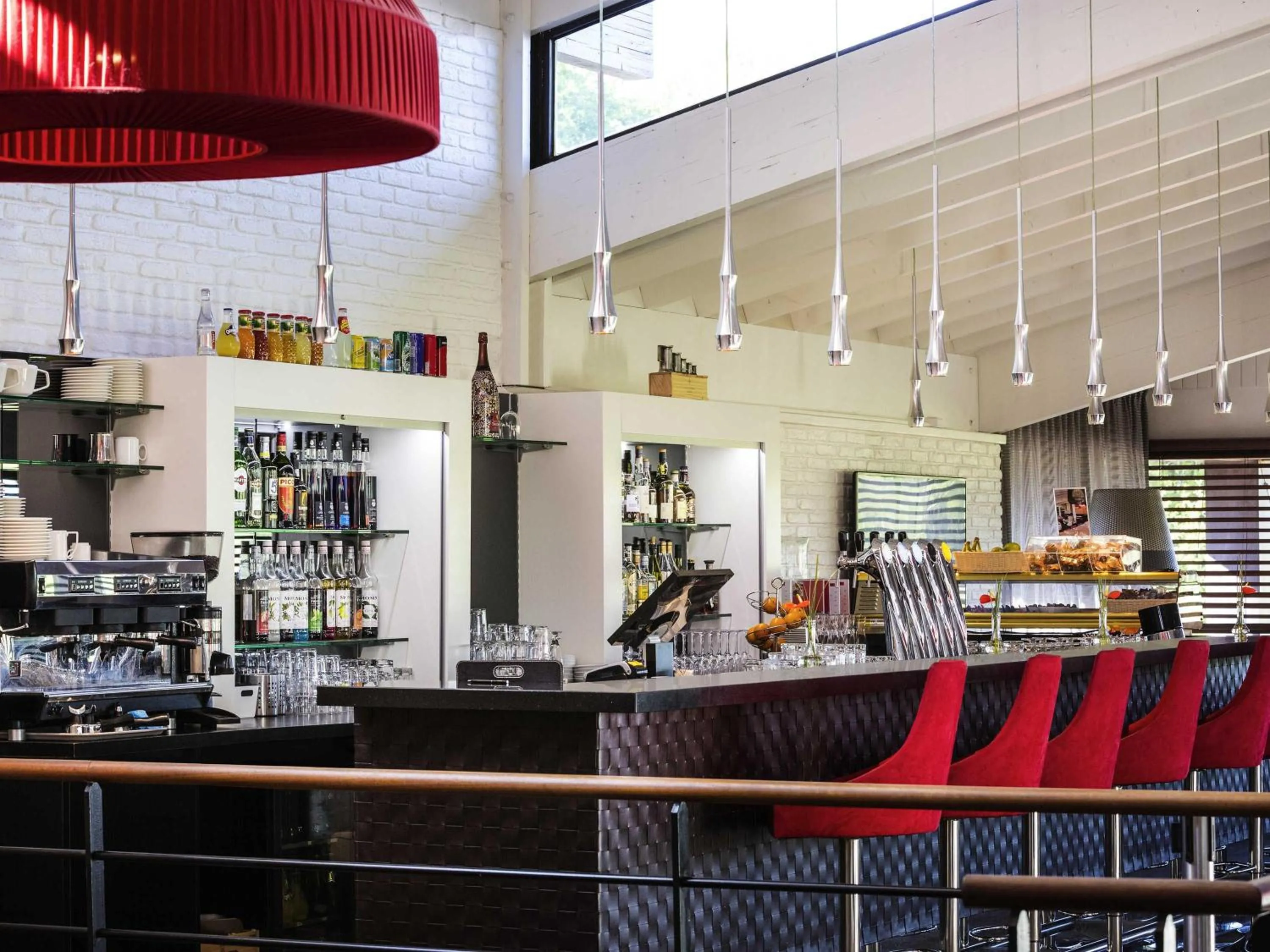 Lounge or bar in Cabot Hotel Bordeaux - MGallery Collection