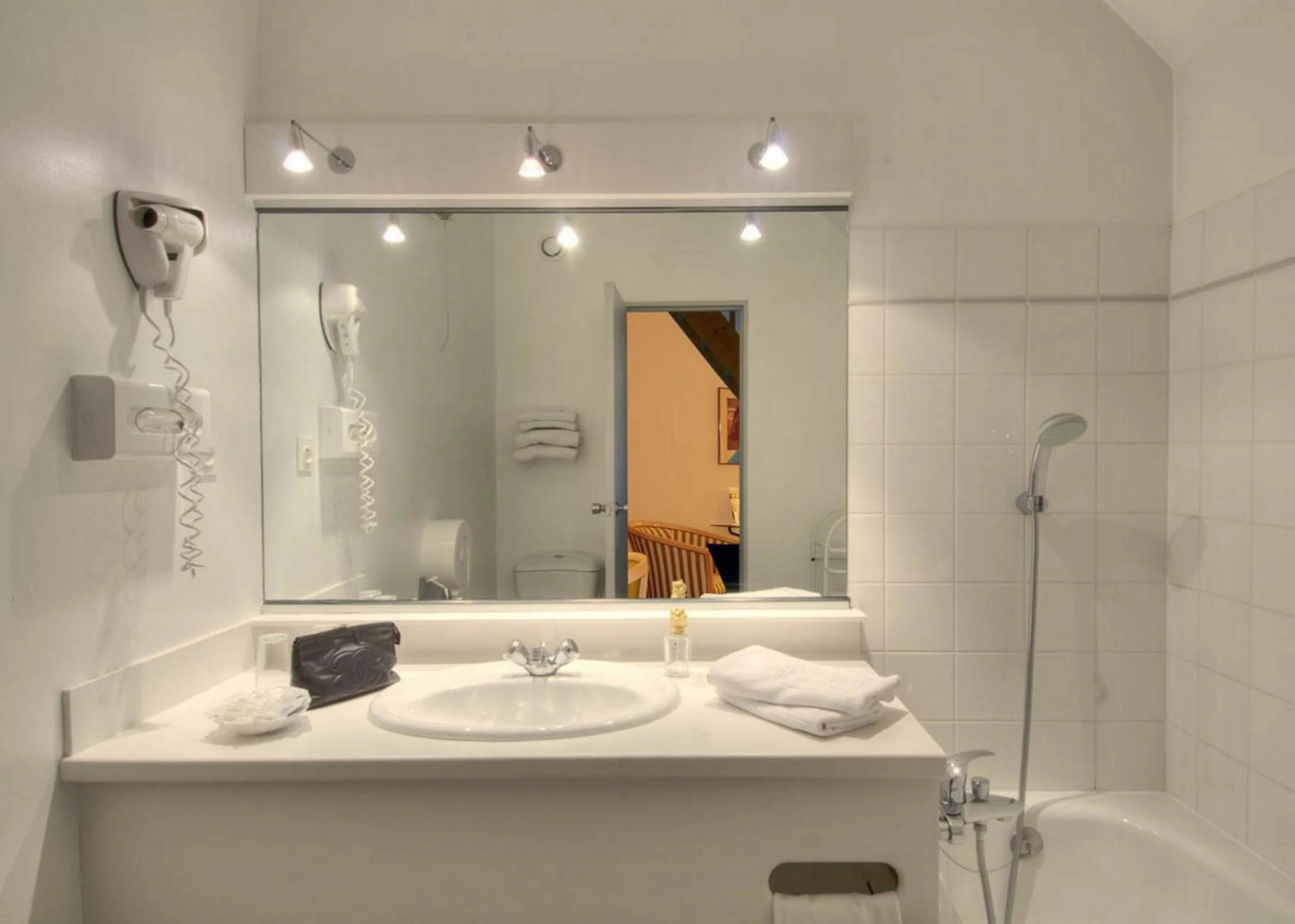 Bathroom in Les Jardins D'Adalric