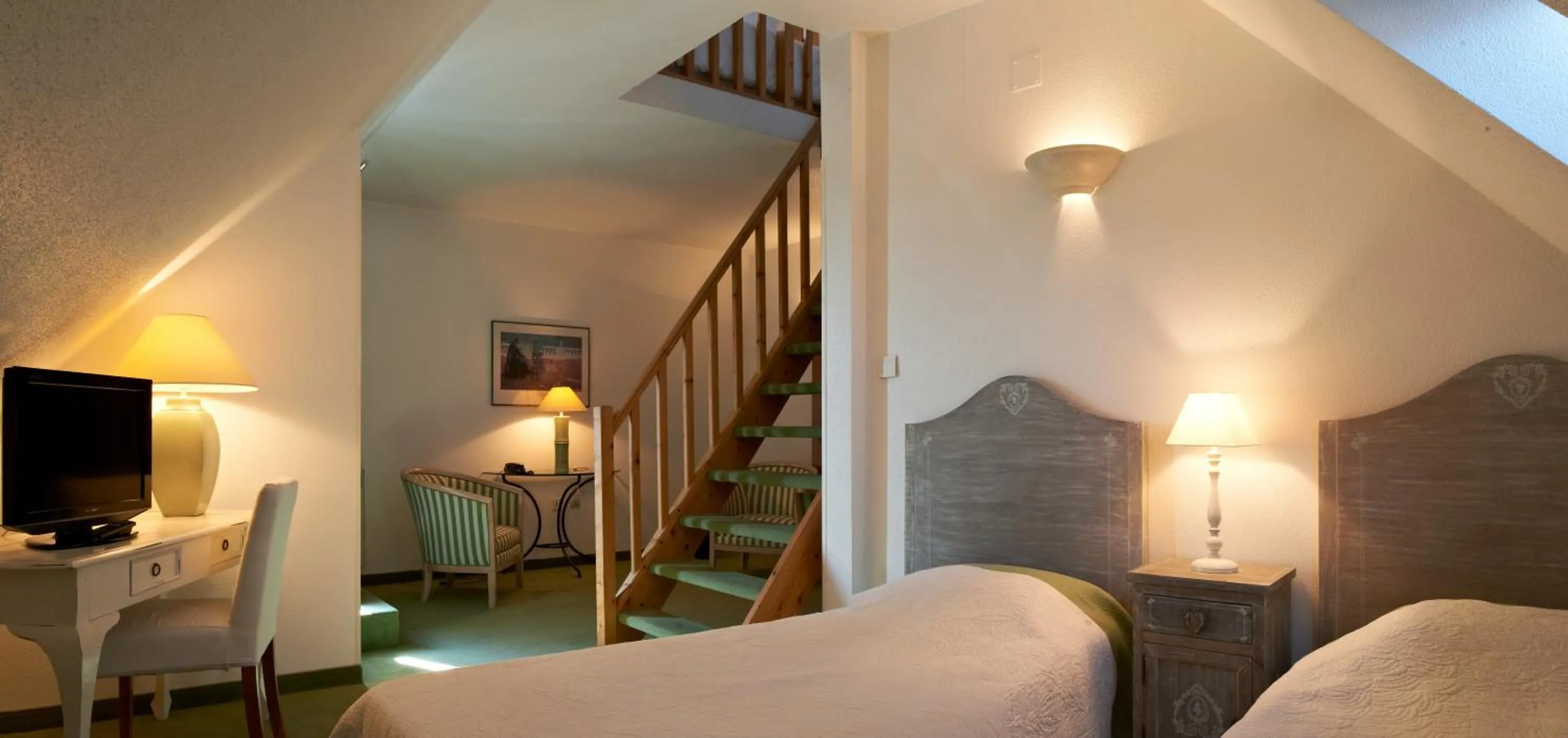 Photo of the whole room, Bed in Les Jardins D'Adalric