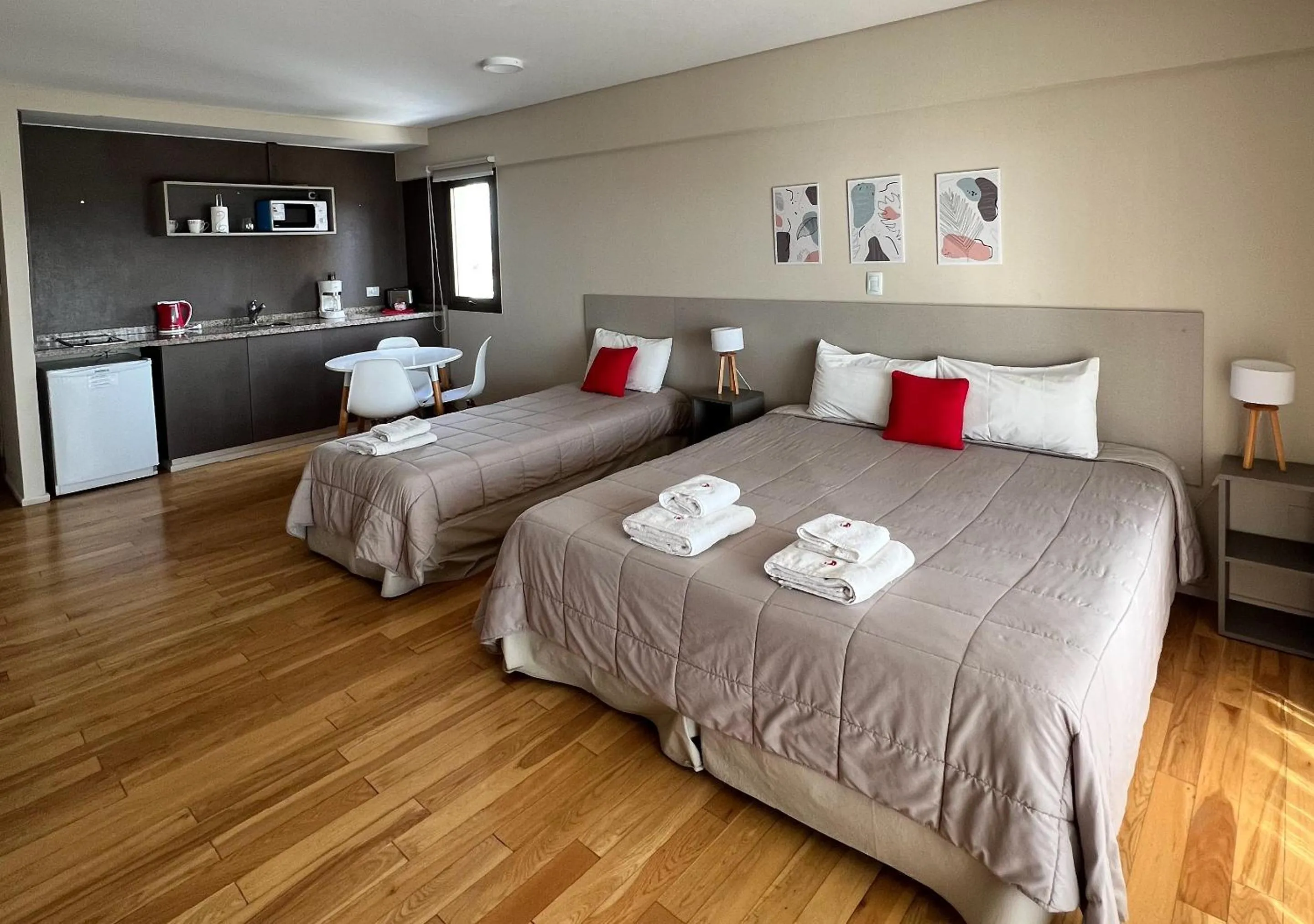 Photo of the whole room, Bed in Apart Hotel Quijote by DOT Suites