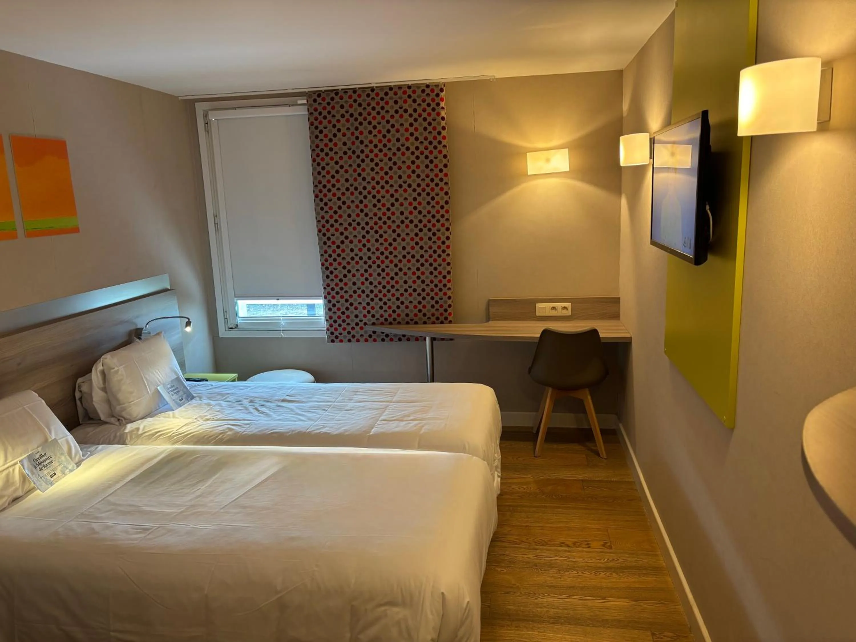Photo of the whole room, Bed in Kyriad Lyon Est - Saint Bonnet De Mure