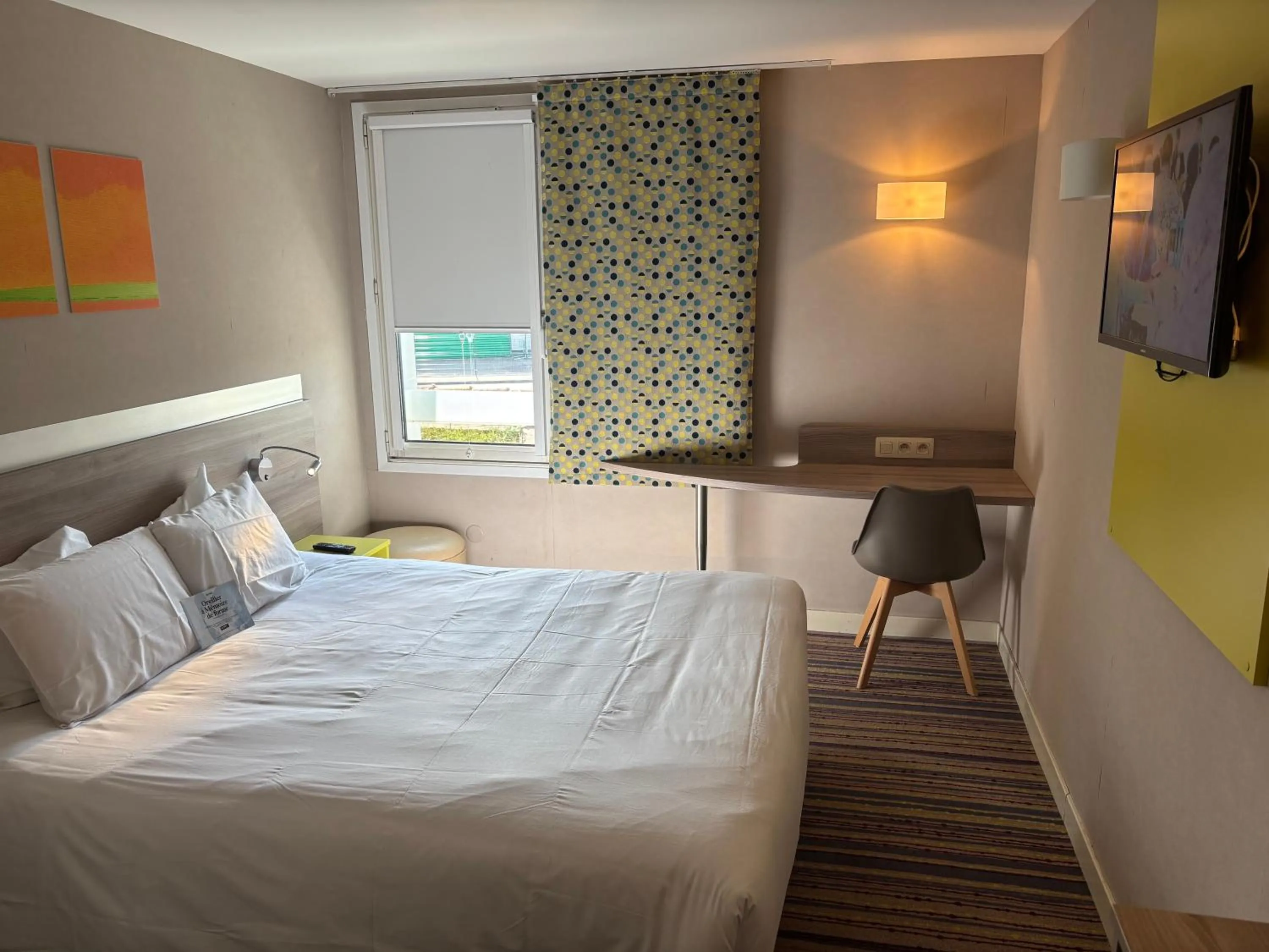 Photo of the whole room, Bed in Kyriad Lyon Est - Saint Bonnet De Mure