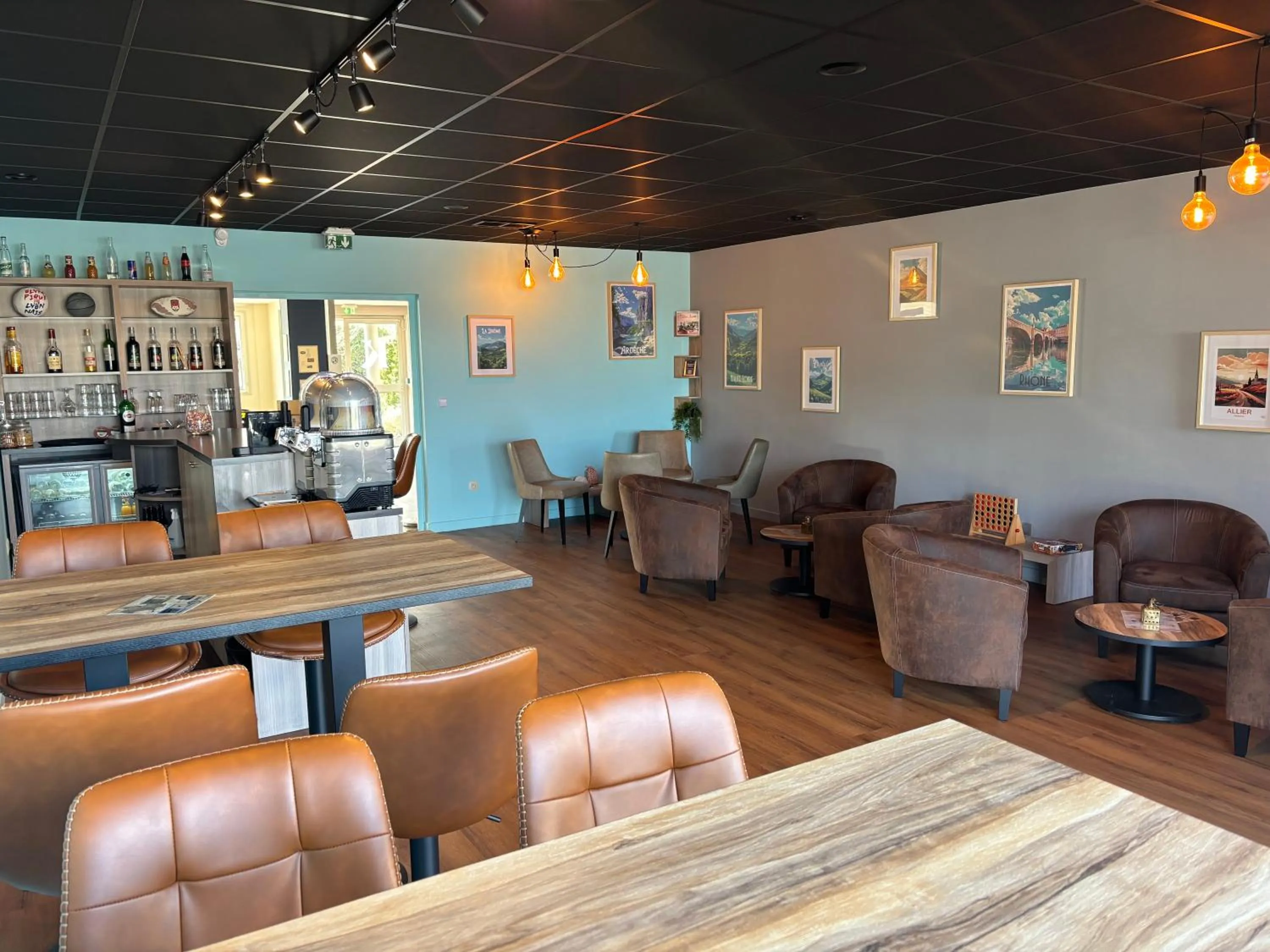 Lounge or bar in Kyriad Lyon Est - Saint Bonnet De Mure
