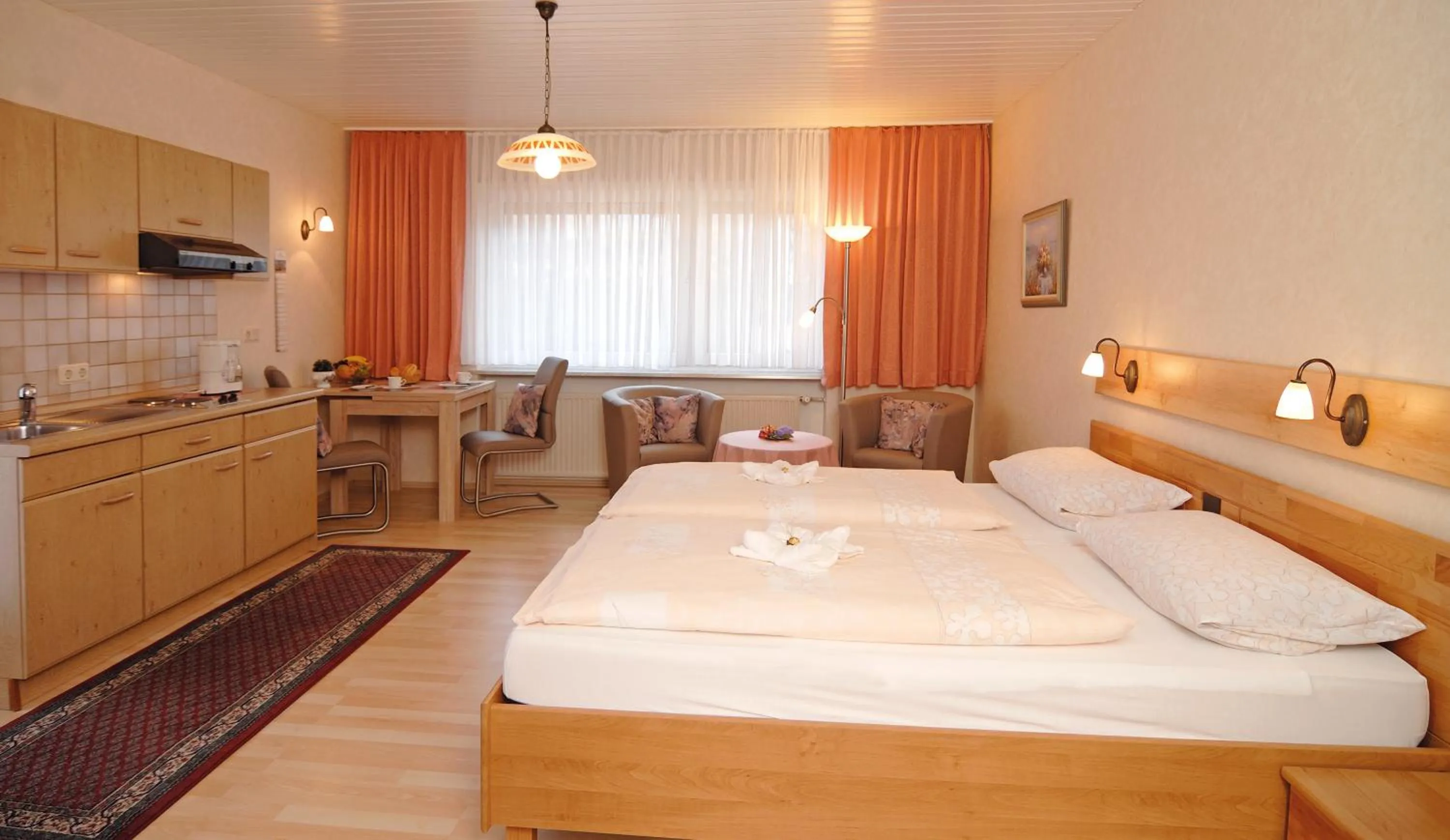 Kitchen or kitchenette, Bed in Hotel Ursula Garni