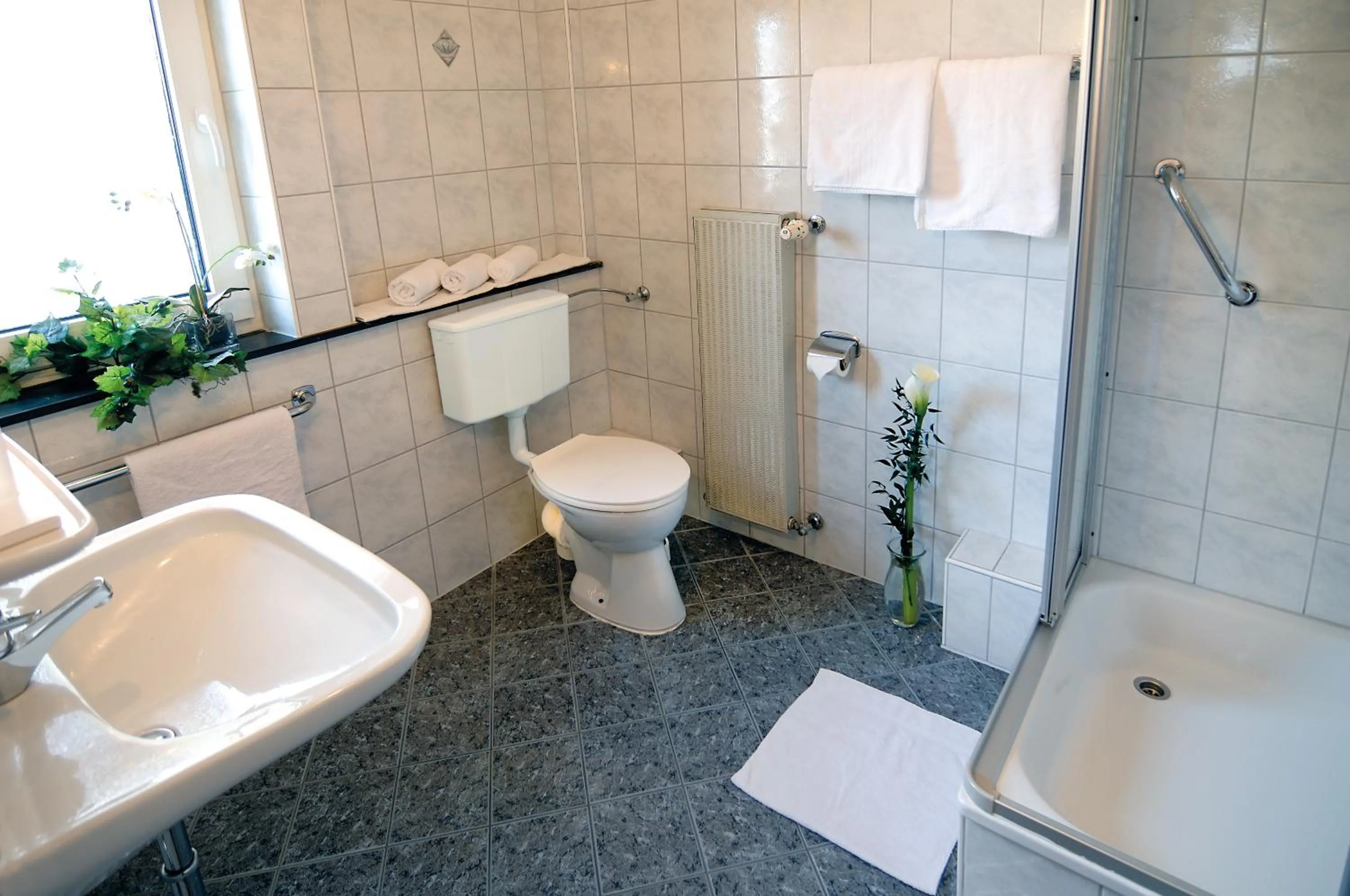 Bathroom in Hotel Ursula Garni