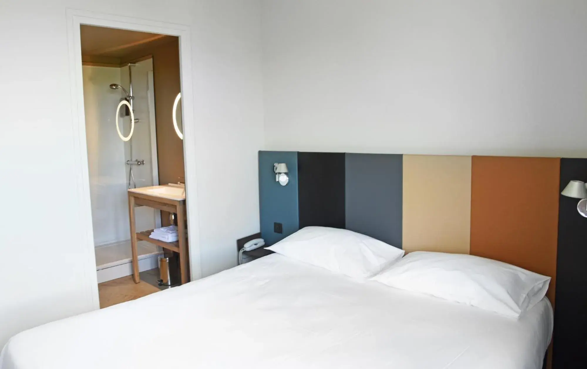 Double Room in Cit'Hotel De Harlay Double Room in Cit'Hotel De Harlay