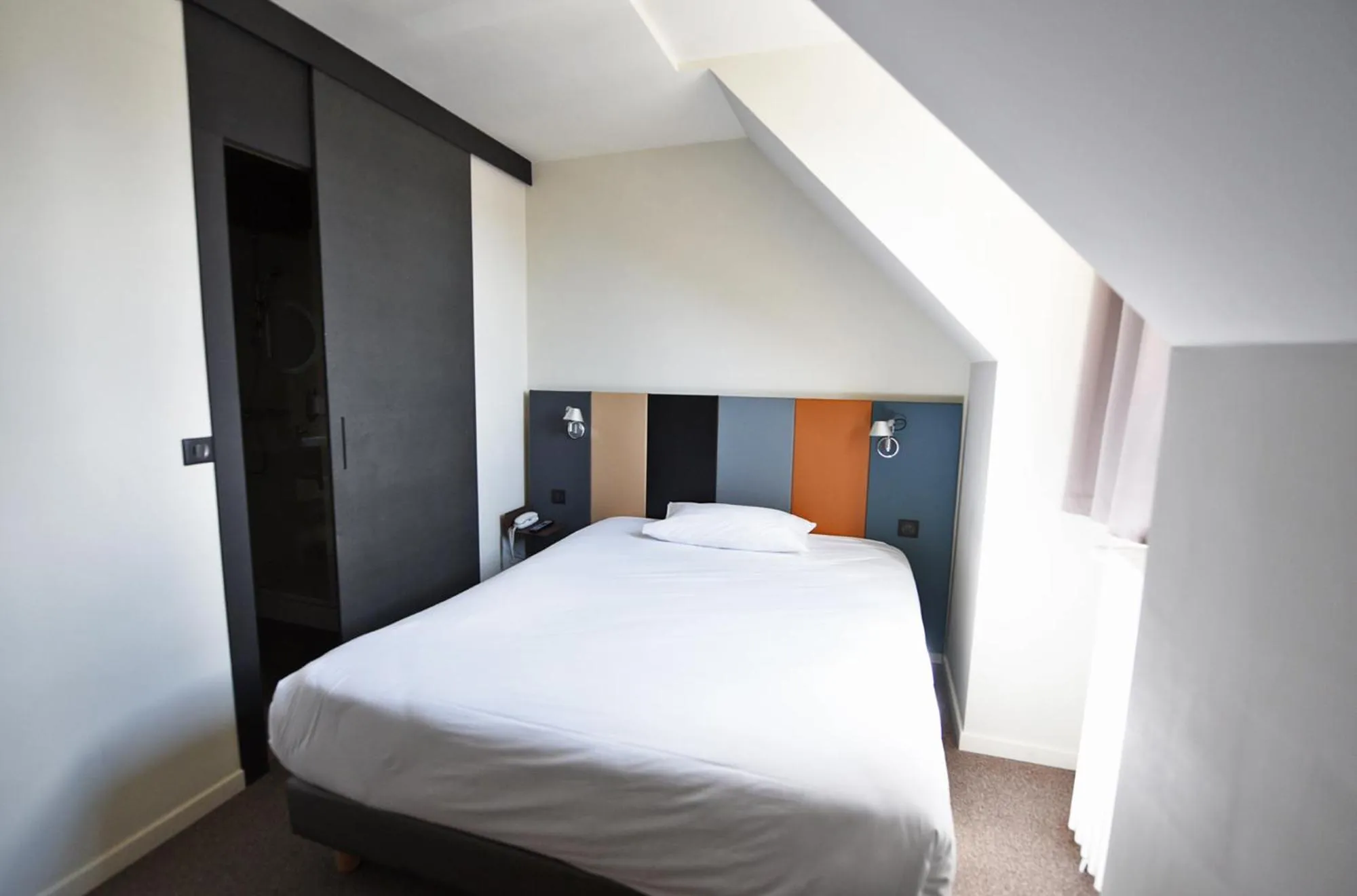 Bed in Cit'Hotel De Harlay