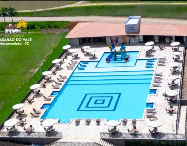 Swimming pool in Hotel Fazenda Casarão do Vale