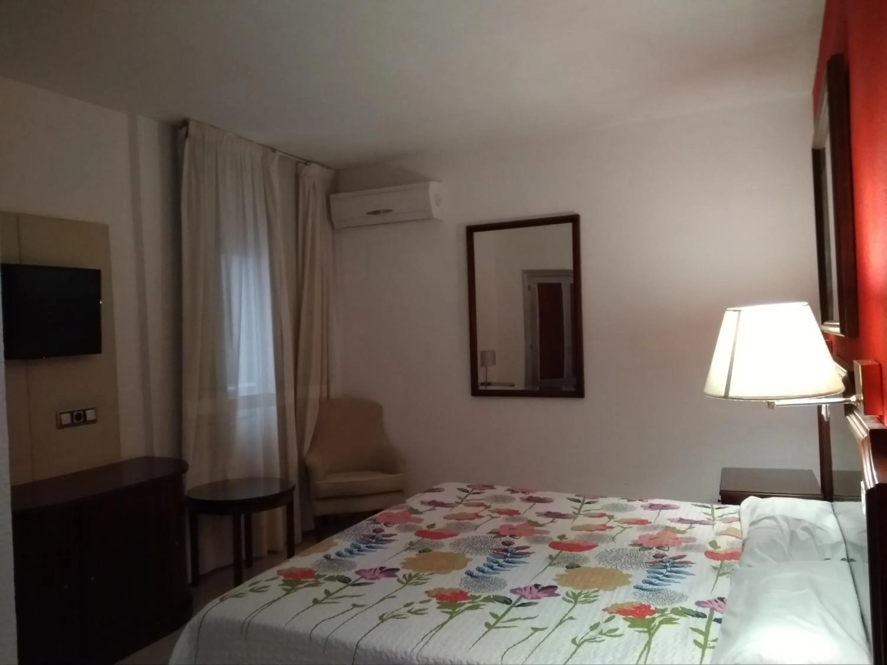 Drinks, Bed in Hotel Nuevo Ara