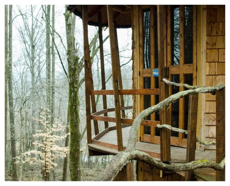 Property building in Lost River Hostel