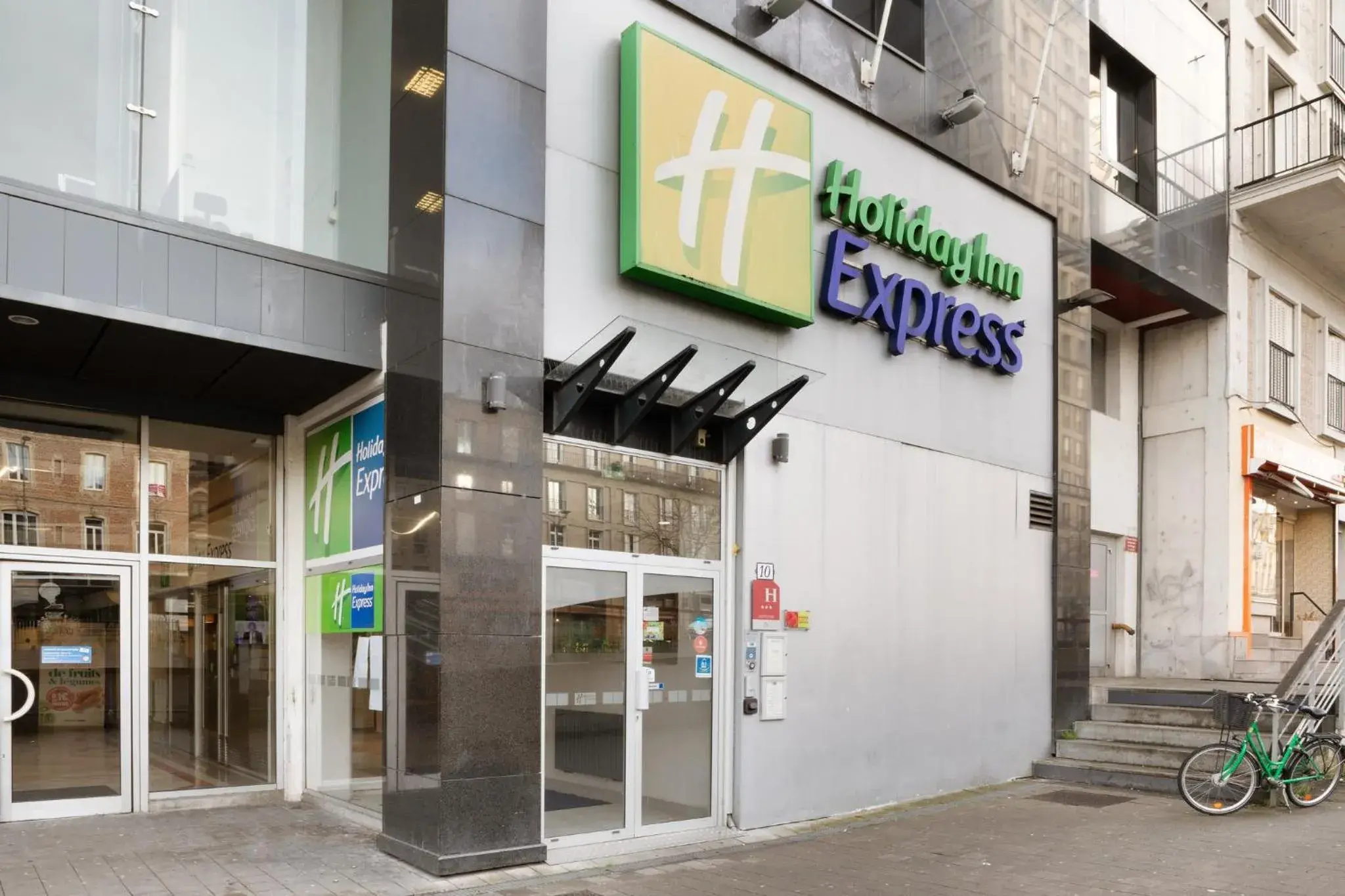 Property building in Holiday Inn Express Amiens by IHG Property building in Holiday Inn Express Amiens by IHG