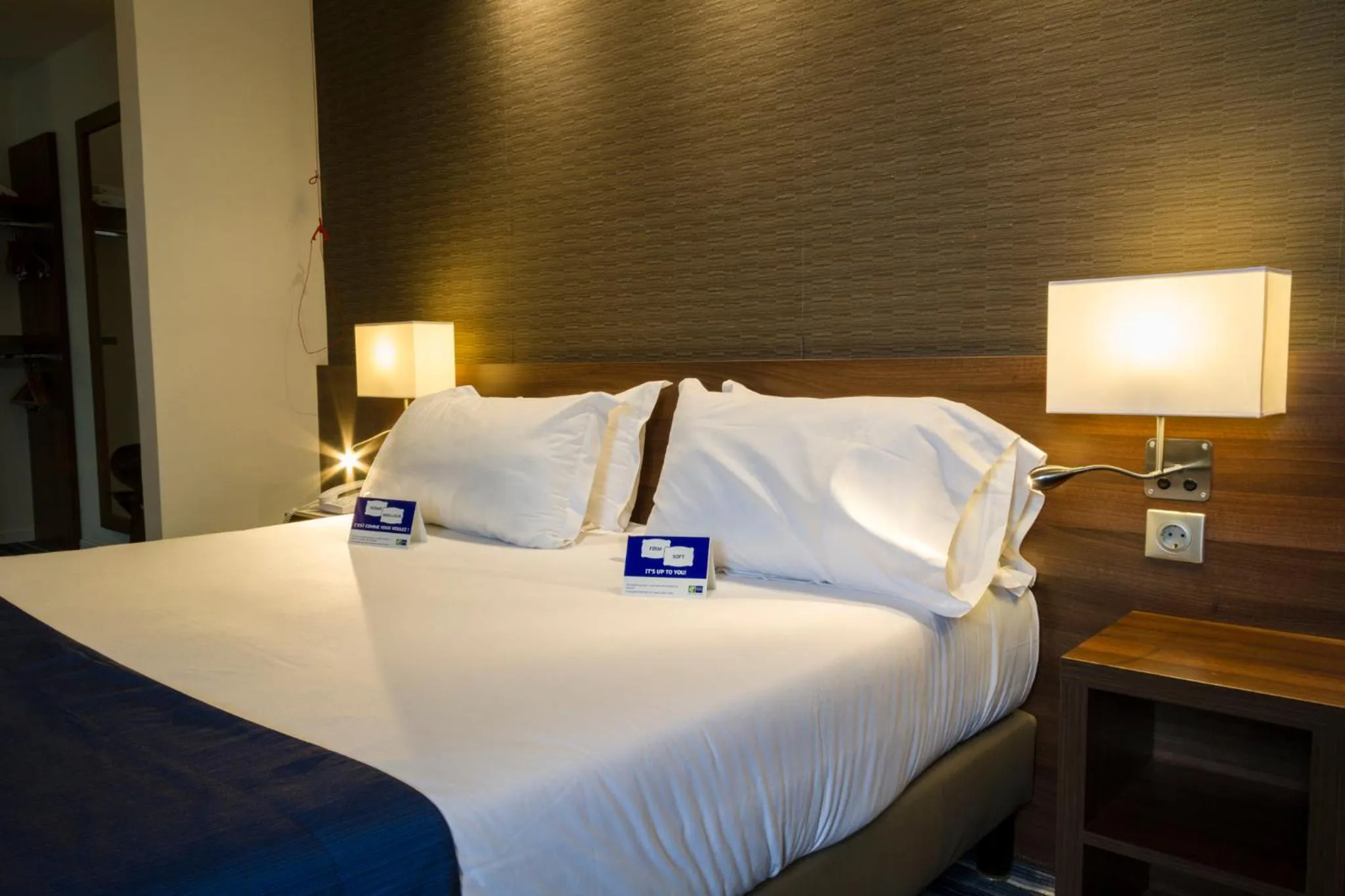 Photo of the whole room, Bed in Holiday Inn Express Amiens by IHG