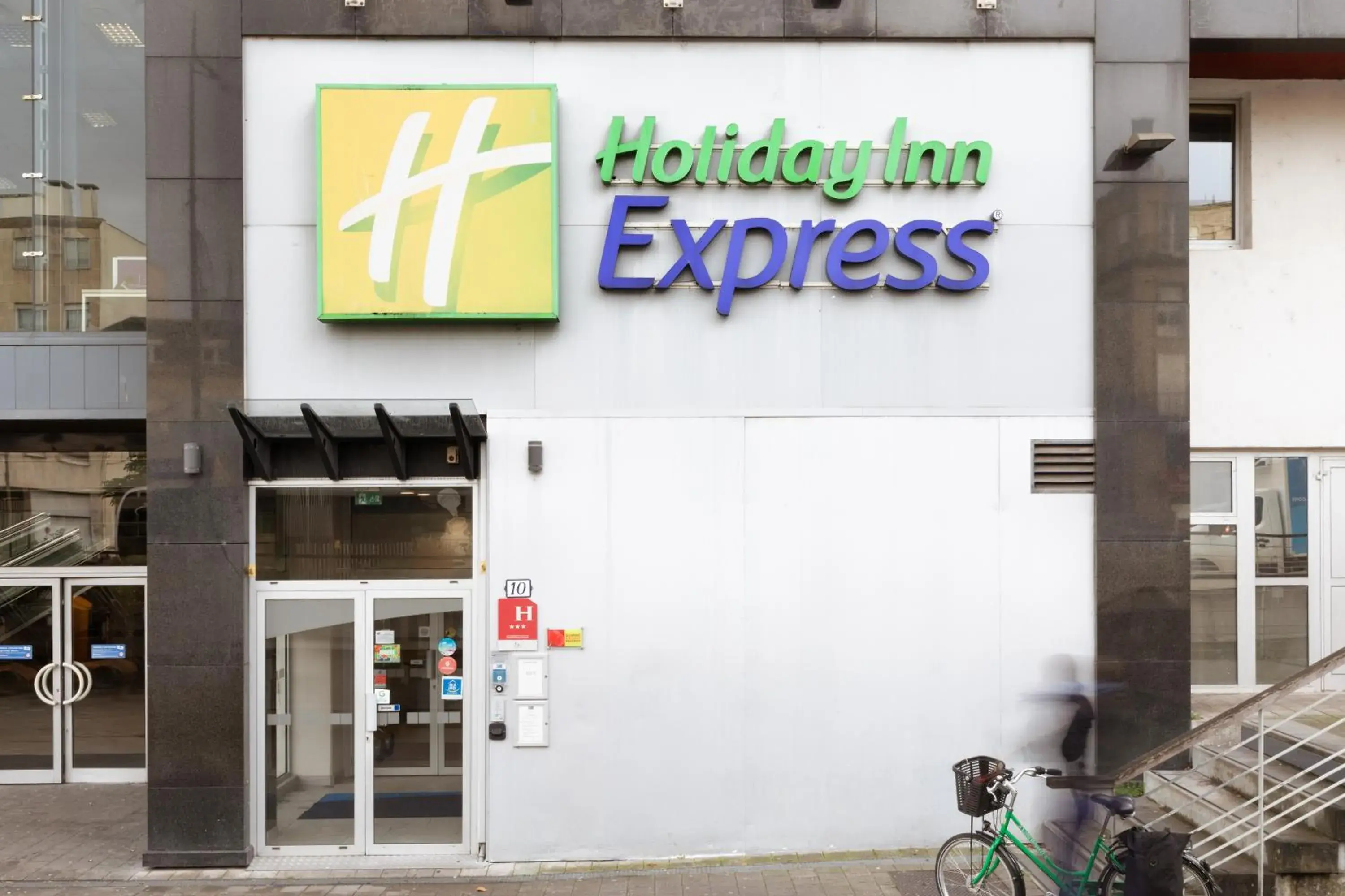 Facade/entrance in Holiday Inn Express Amiens by IHG Facade/entrance in Holiday Inn Express Amiens by IHG