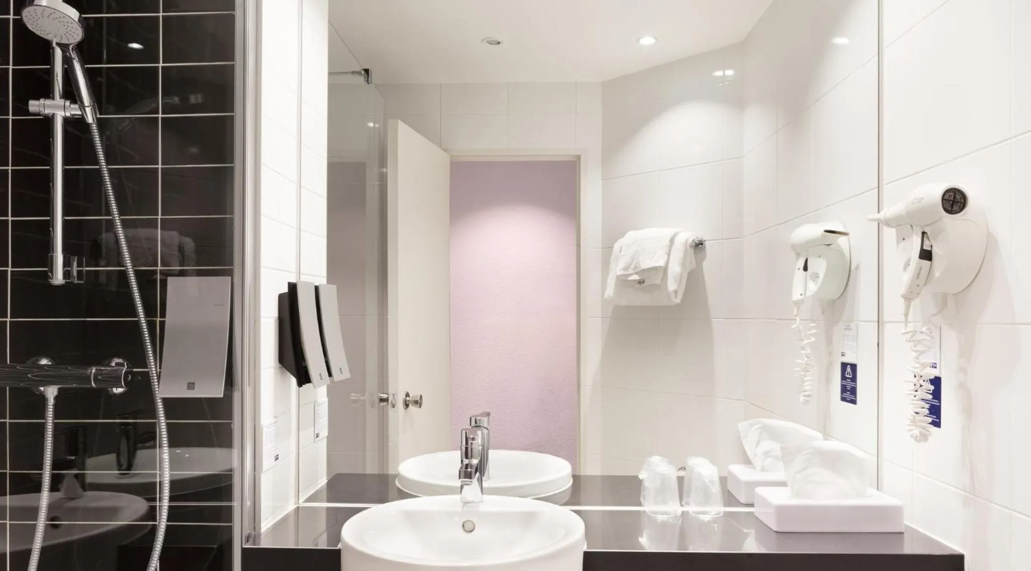 Bathroom in Holiday Inn Express Amiens by IHG