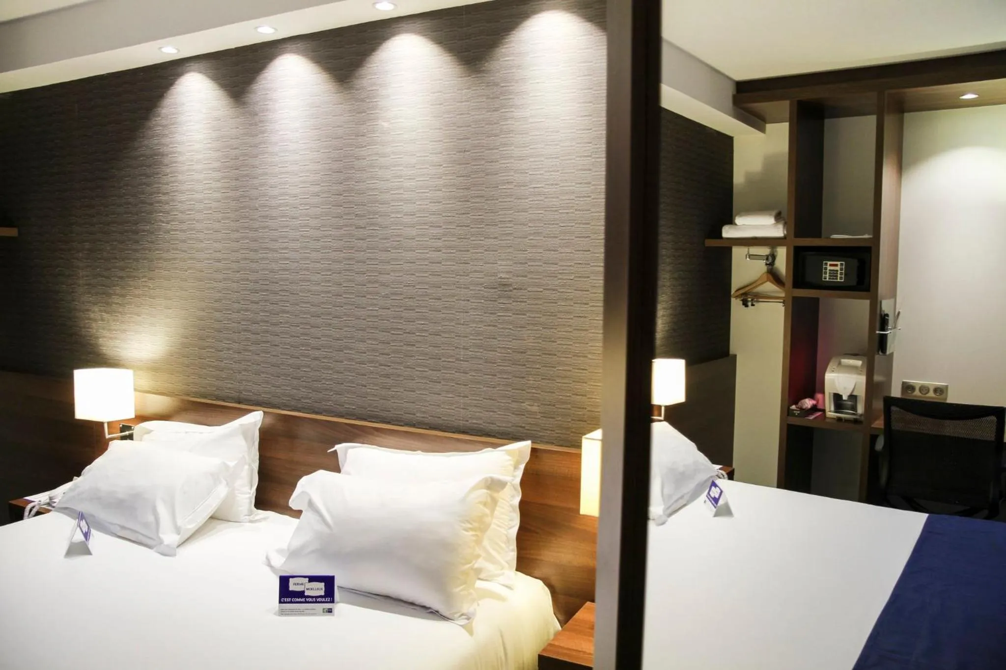 Photo of the whole room, Bed in Holiday Inn Express Amiens by IHG