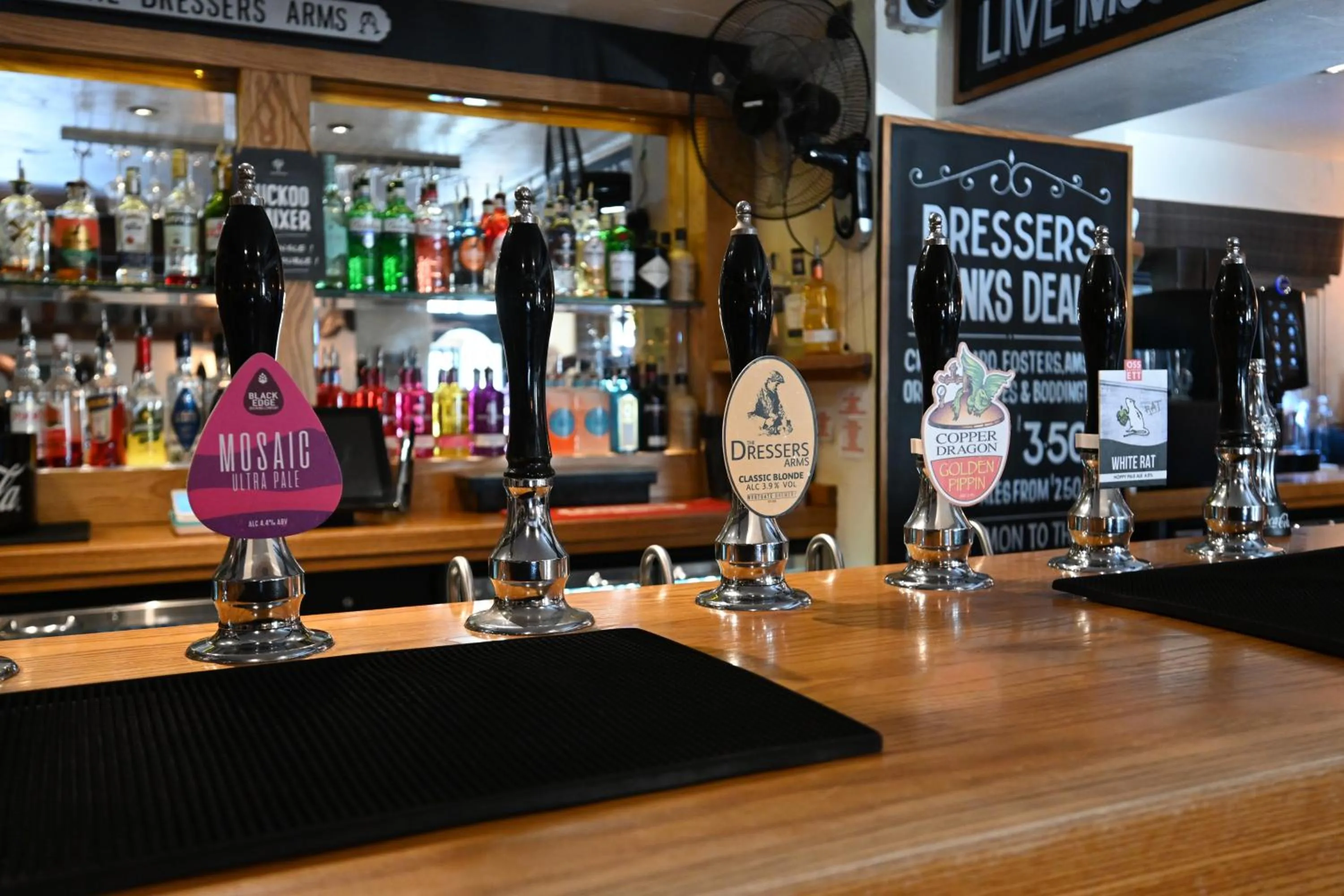 Lounge or bar in Rooms at The Dressers Arms