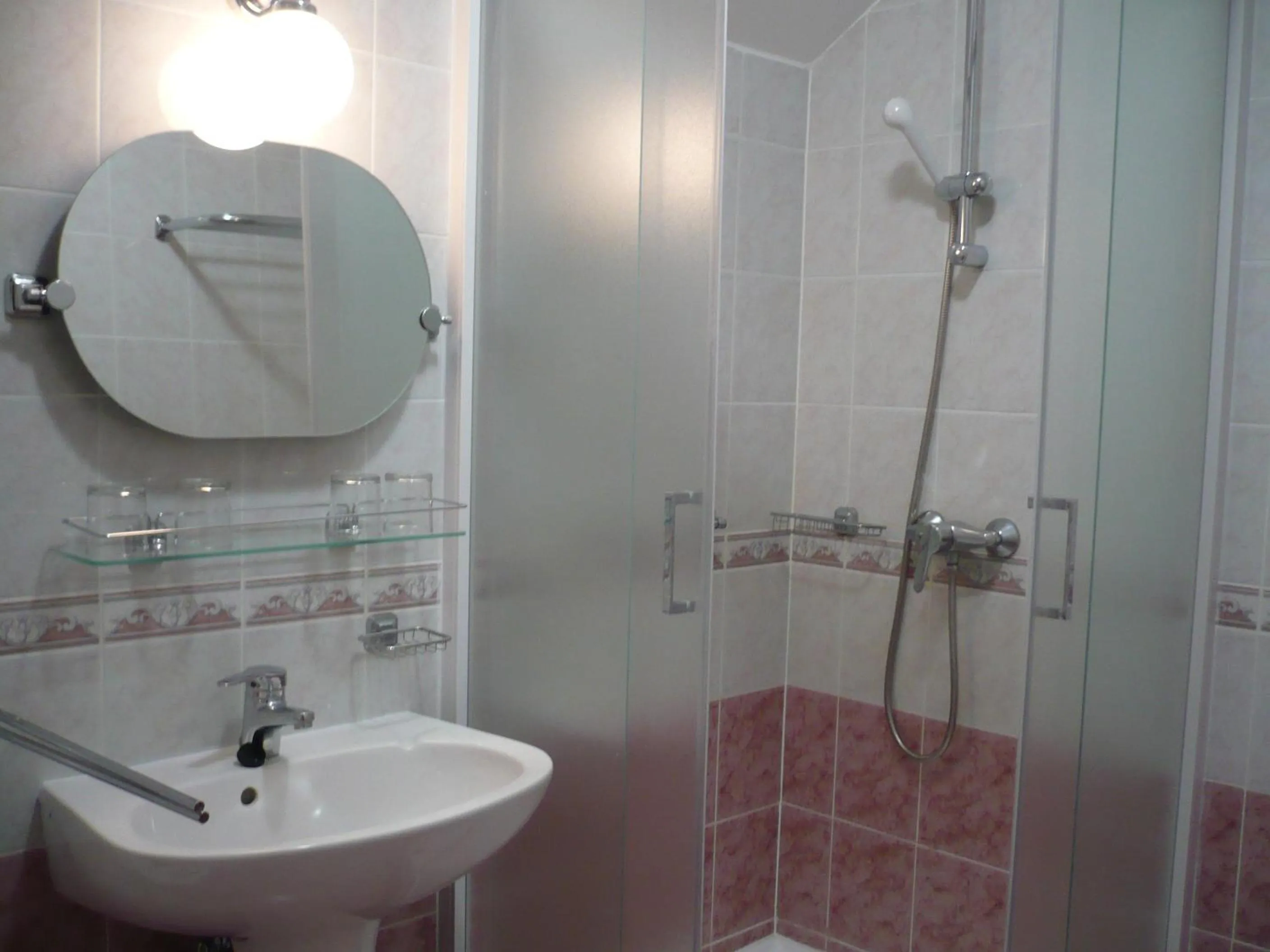 Bathroom in St. Hubertus Étterem és Panzió