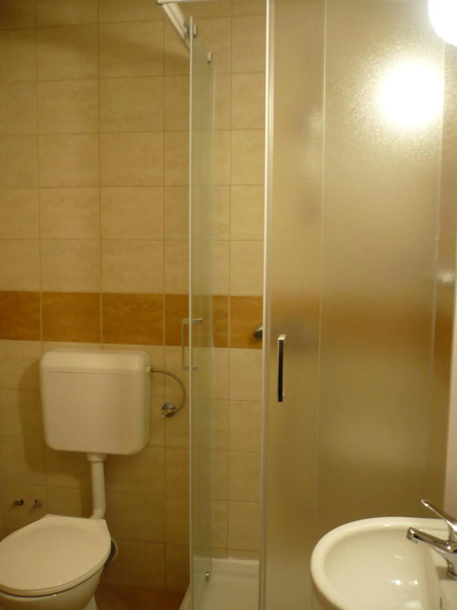 Bathroom in St. Hubertus Étterem és Panzió