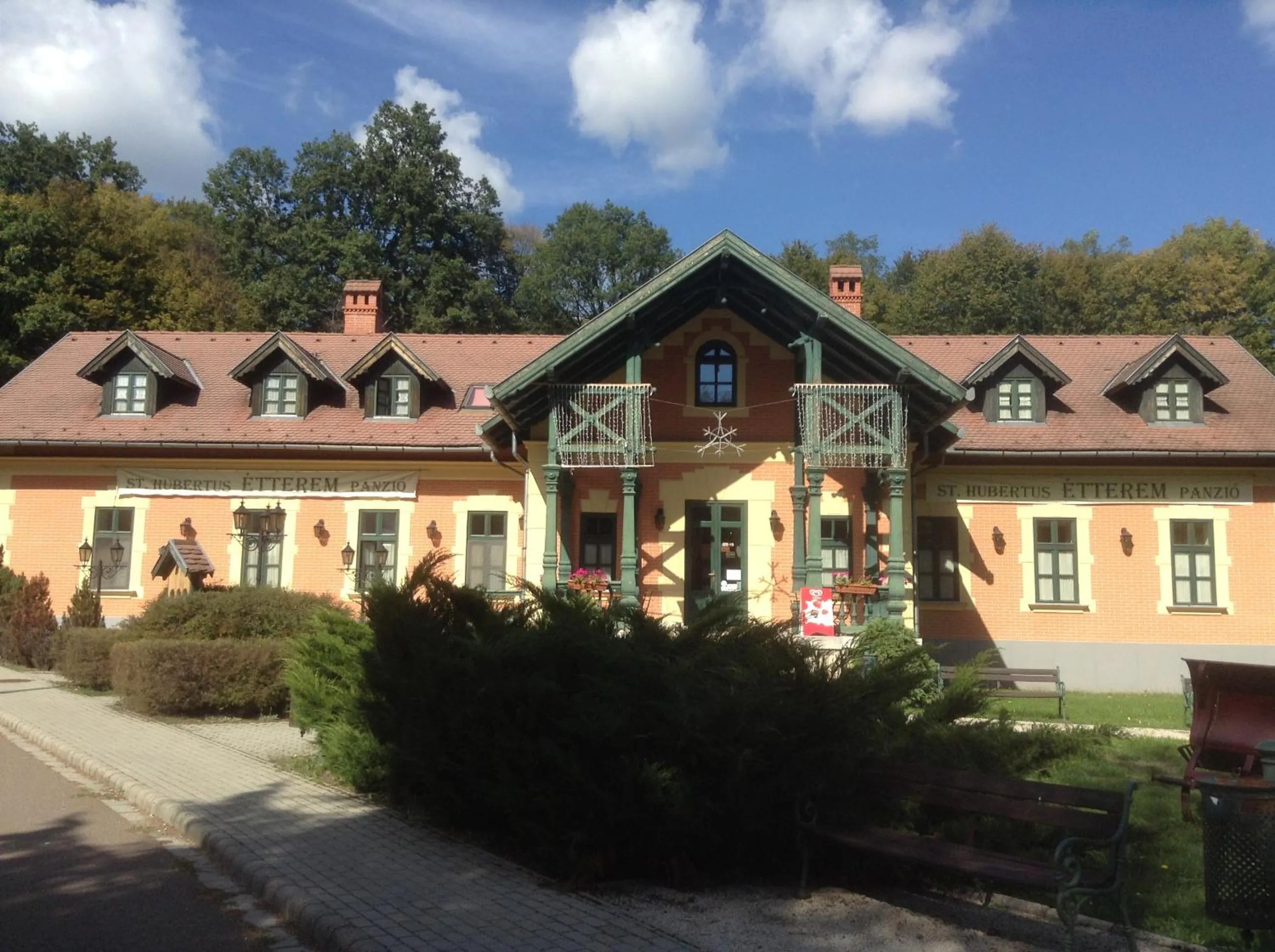 Property building in St. Hubertus Étterem és Panzió
