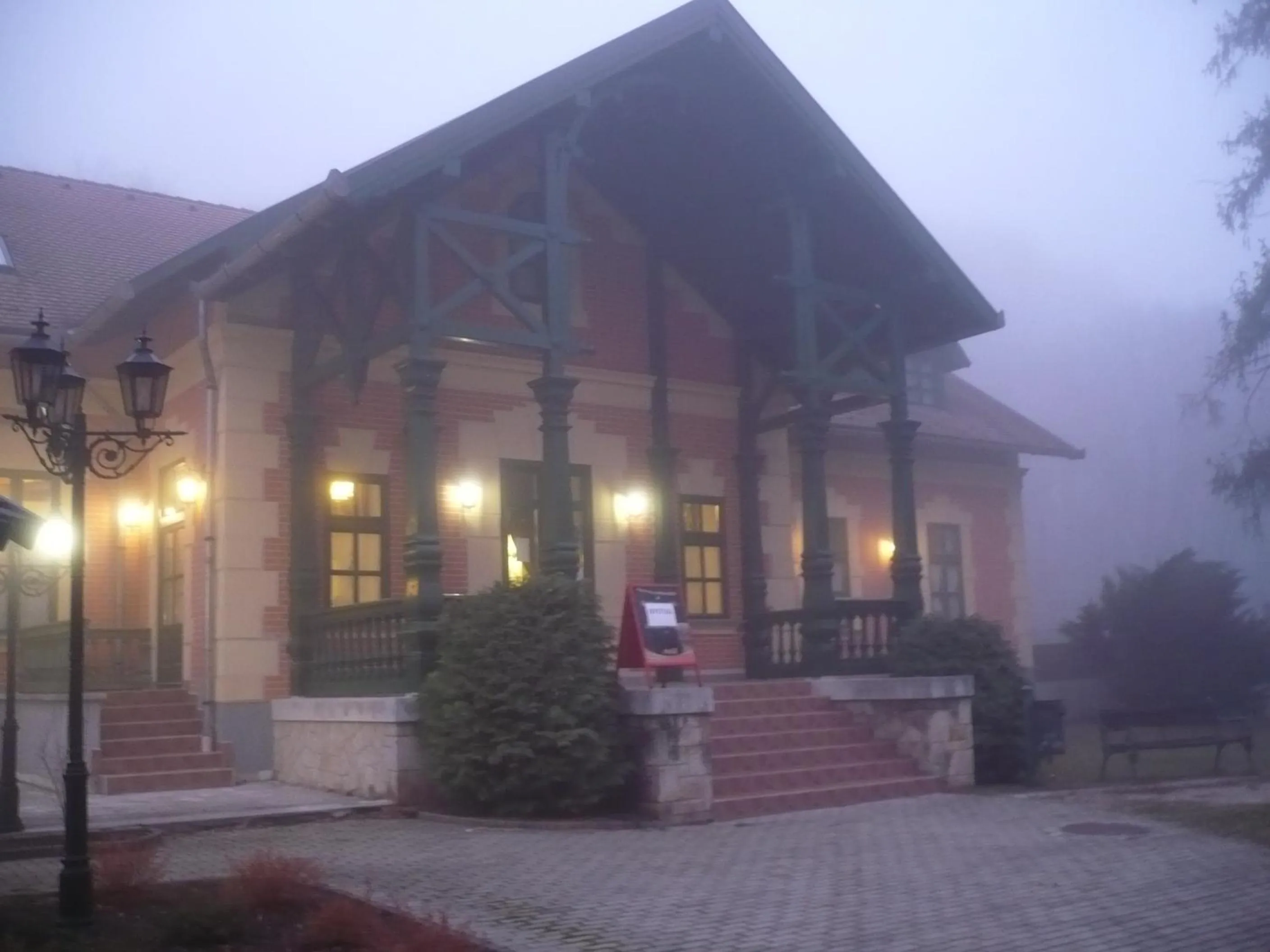 Facade/entrance in St. Hubertus Étterem és Panzió