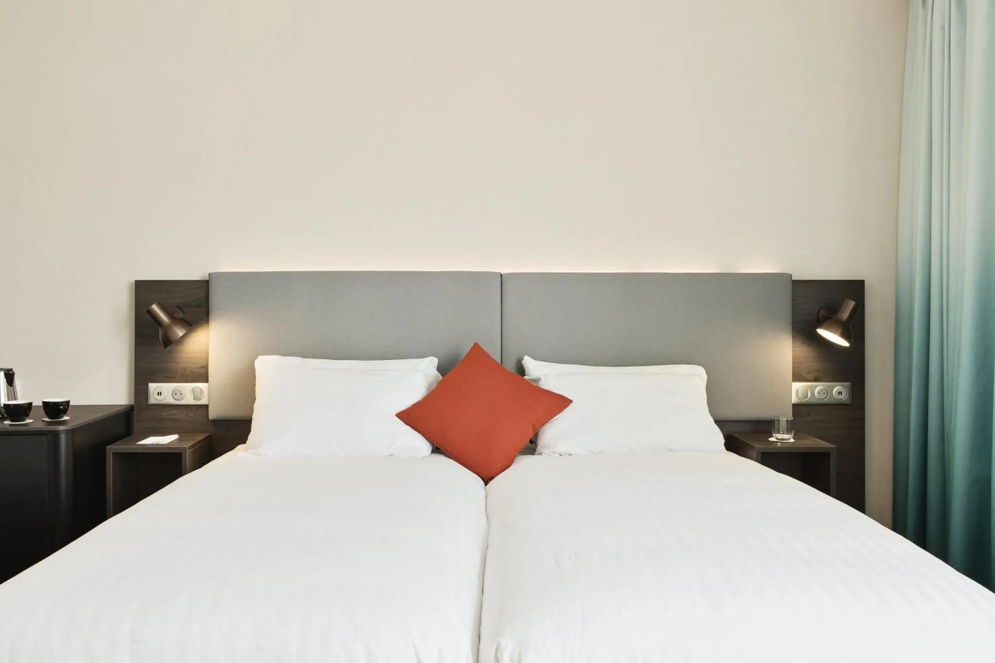 Photo of the whole room, Bed in Holiday Inn Toulon City Centre by IHG