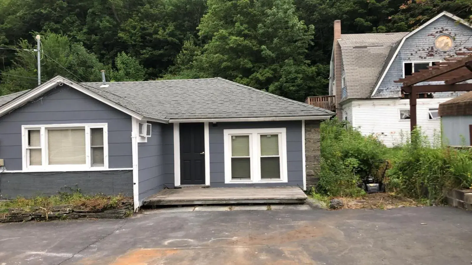 Facade/entrance in Reynolds House inn Facade/entrance in Reynolds House inn