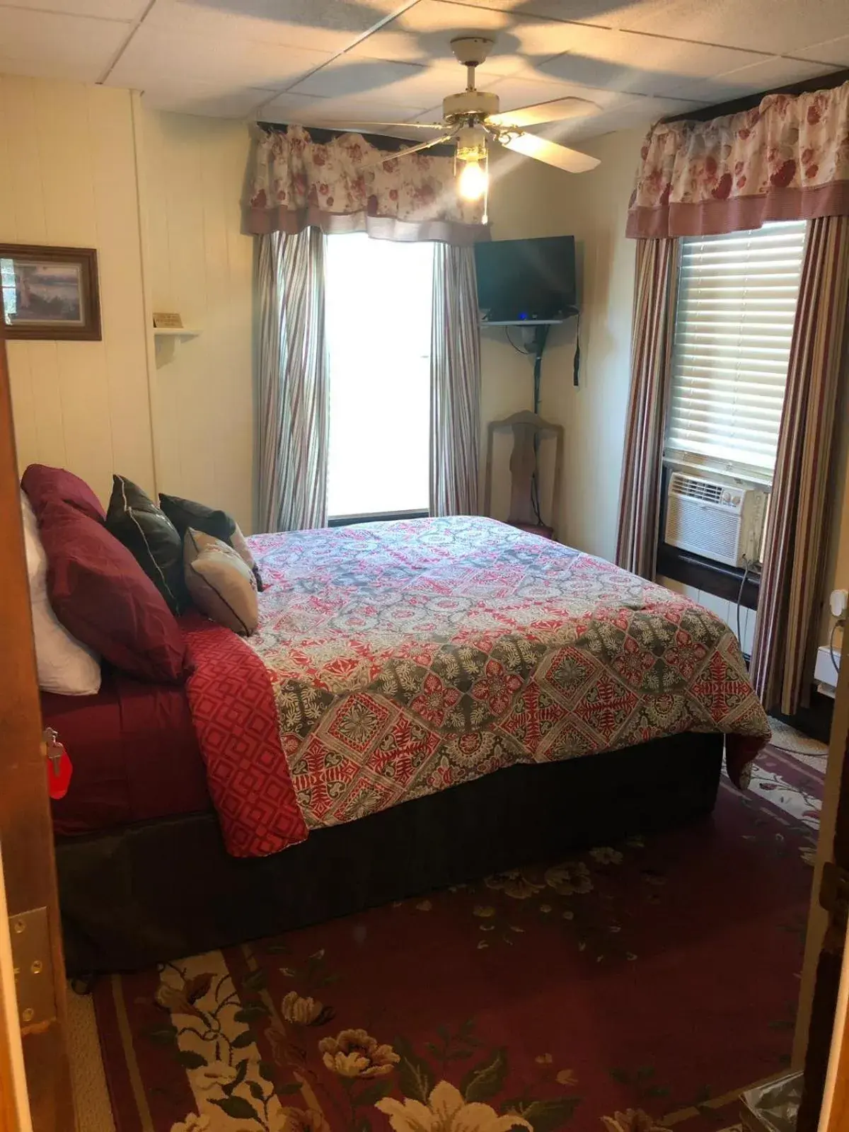 Bed in Reynolds House inn Bed in Reynolds House inn