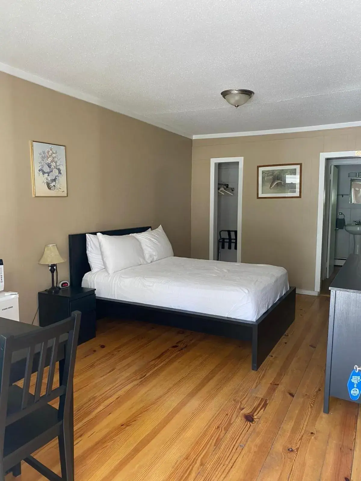 Deluxe Double Room with Bath in Reynolds House inn Deluxe Double Room with Bath in Reynolds House inn