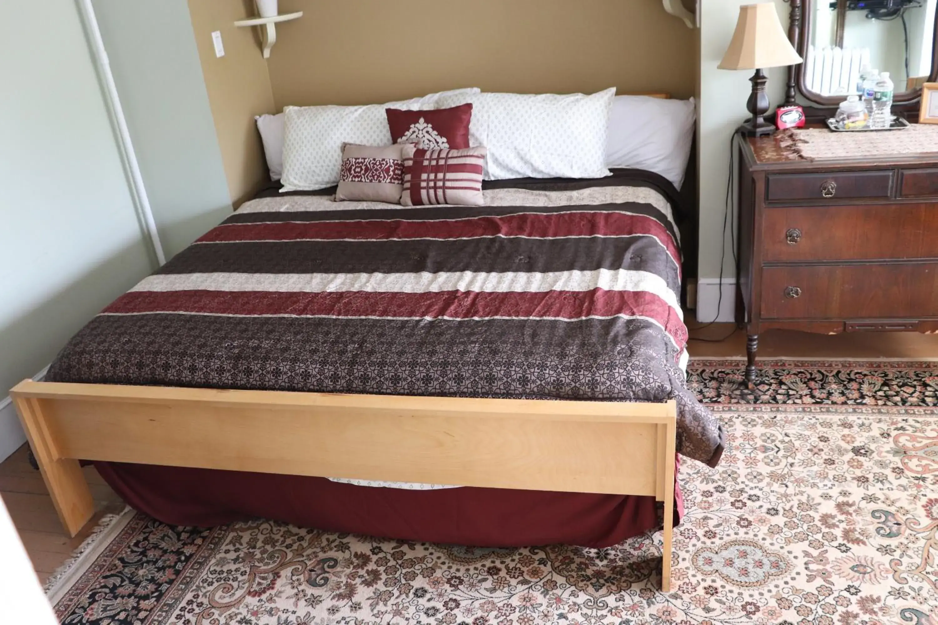 Bed in Reynolds House inn Bed in Reynolds House inn