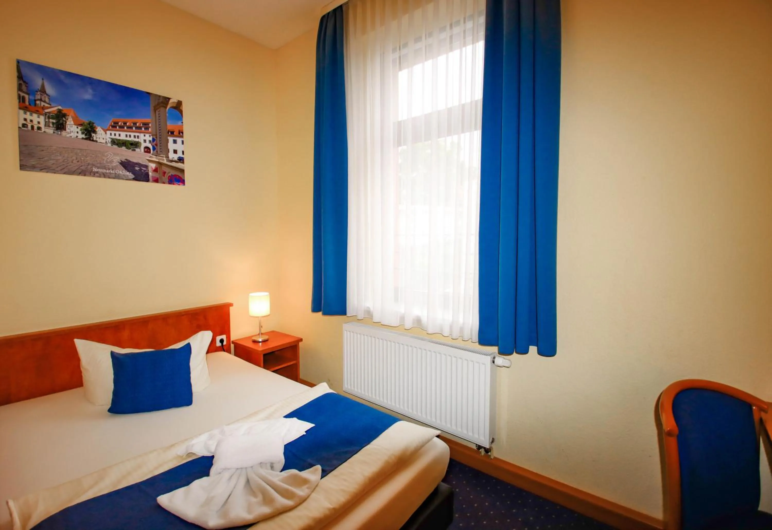 Photo of the whole room, Bed in Gasthaus Zum Schwan