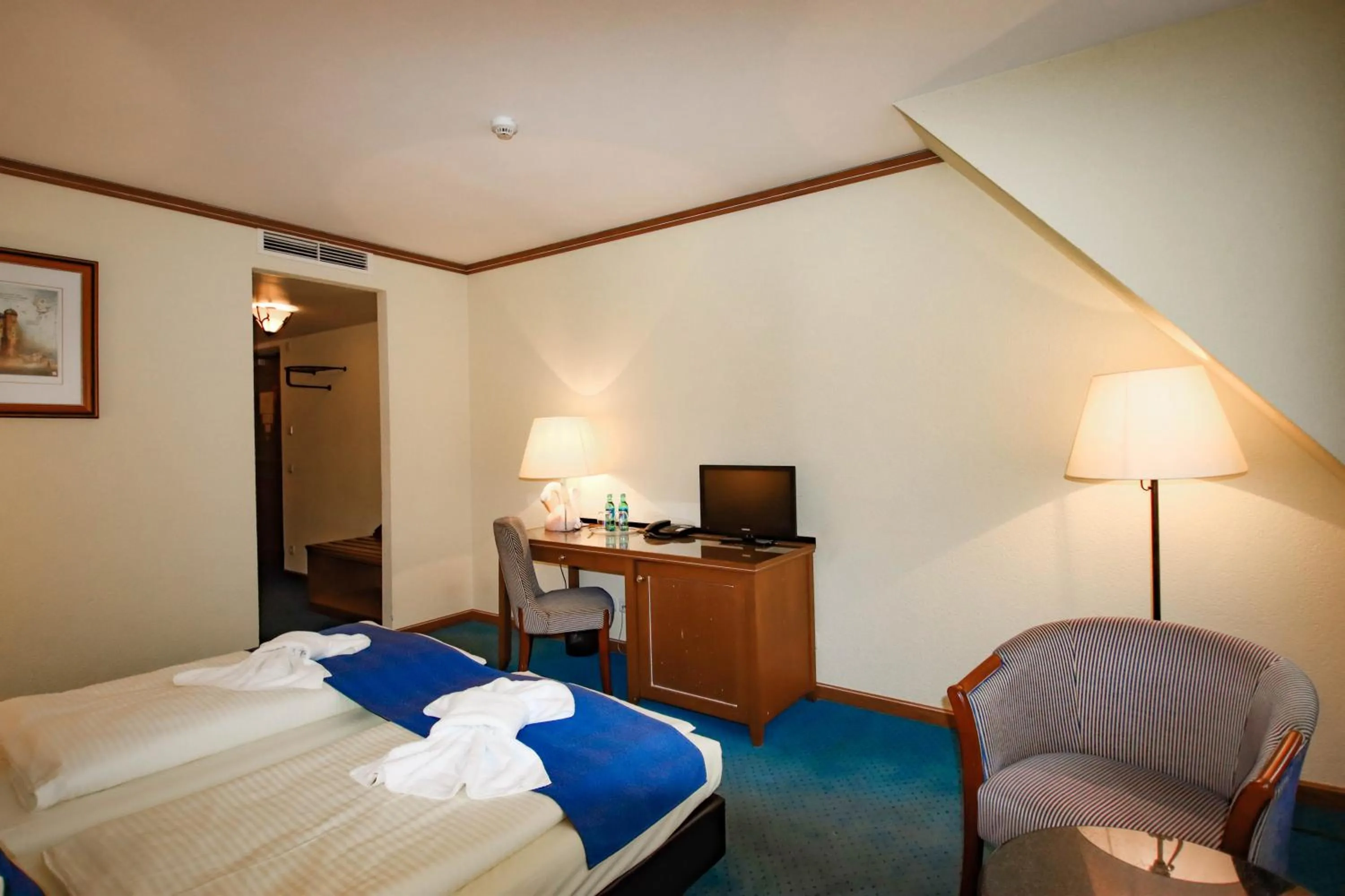 Photo of the whole room, Bed in Gasthaus Zum Schwan