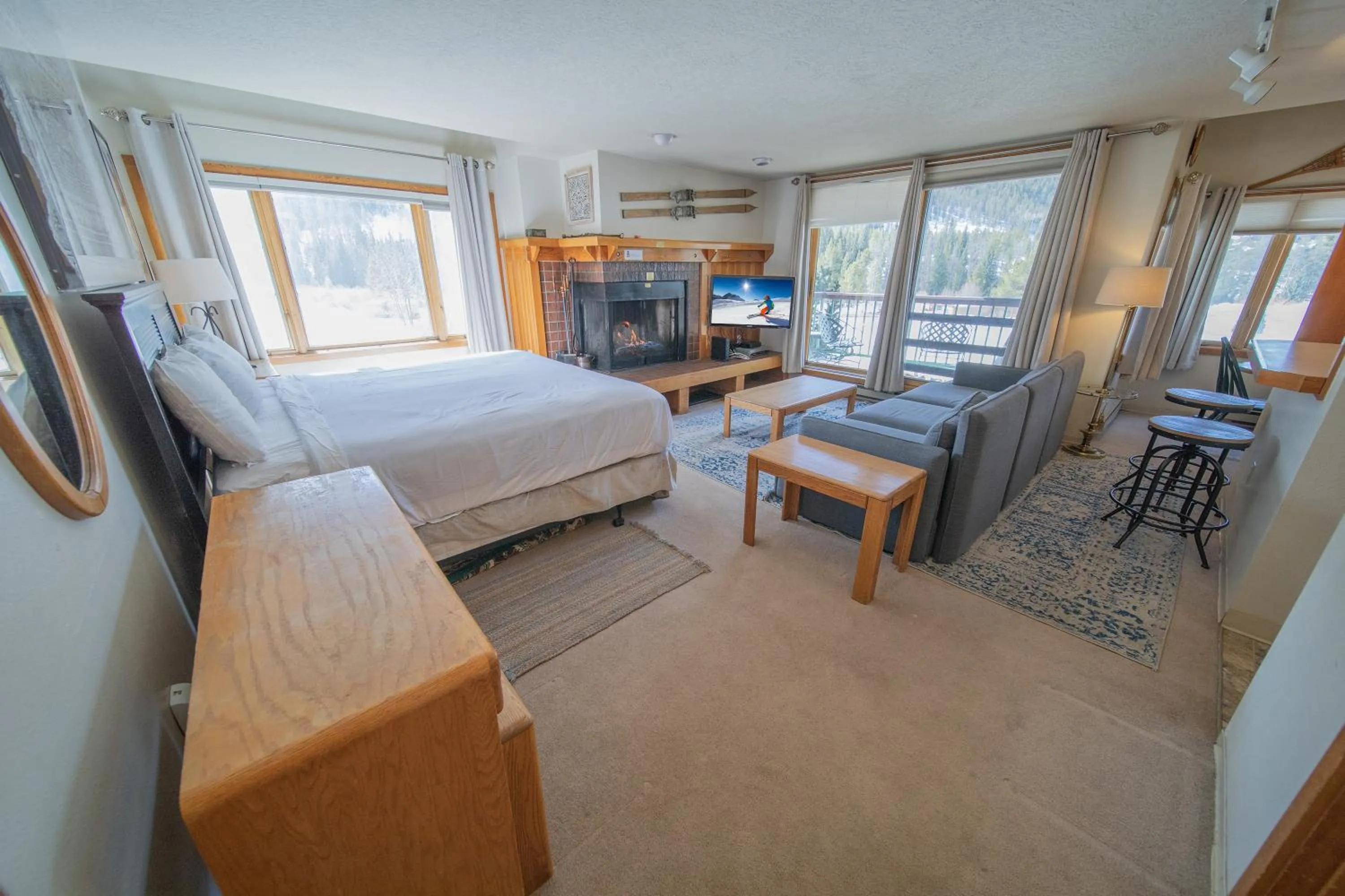 Lenawee 1728 by SummitCove Lodging