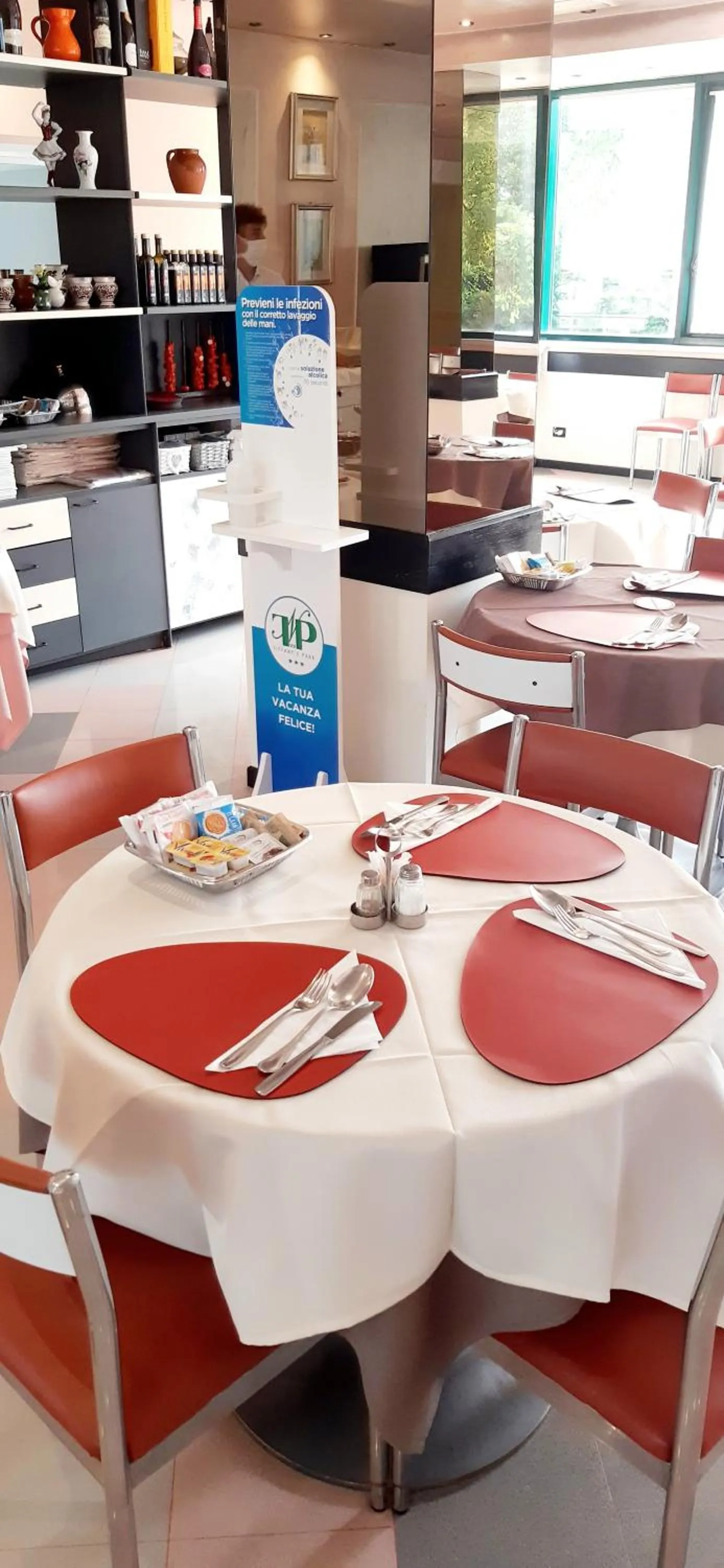 Breakfast in New Tiffany's Park