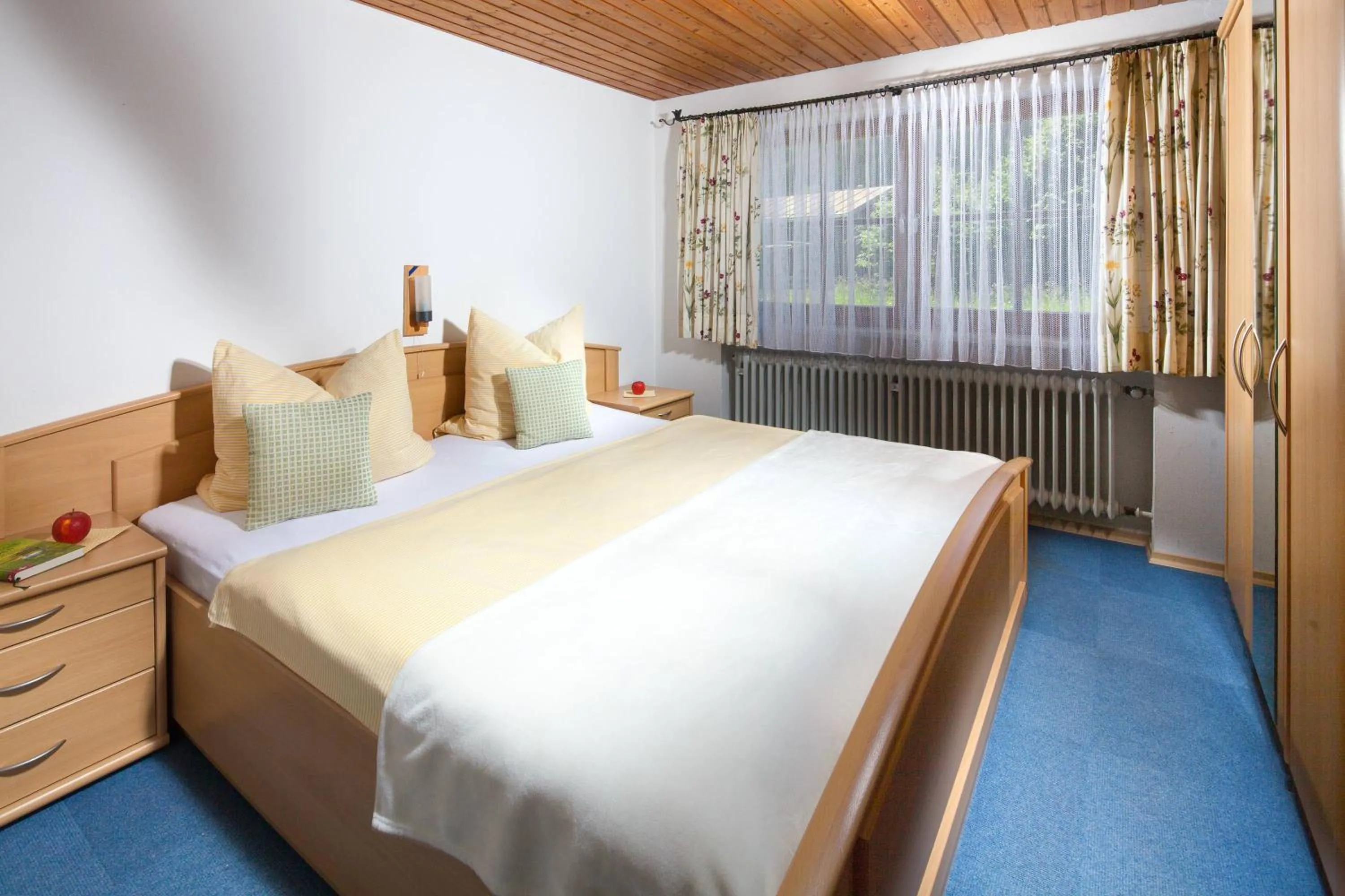 Bed in Ferienwohnung Drachllehen