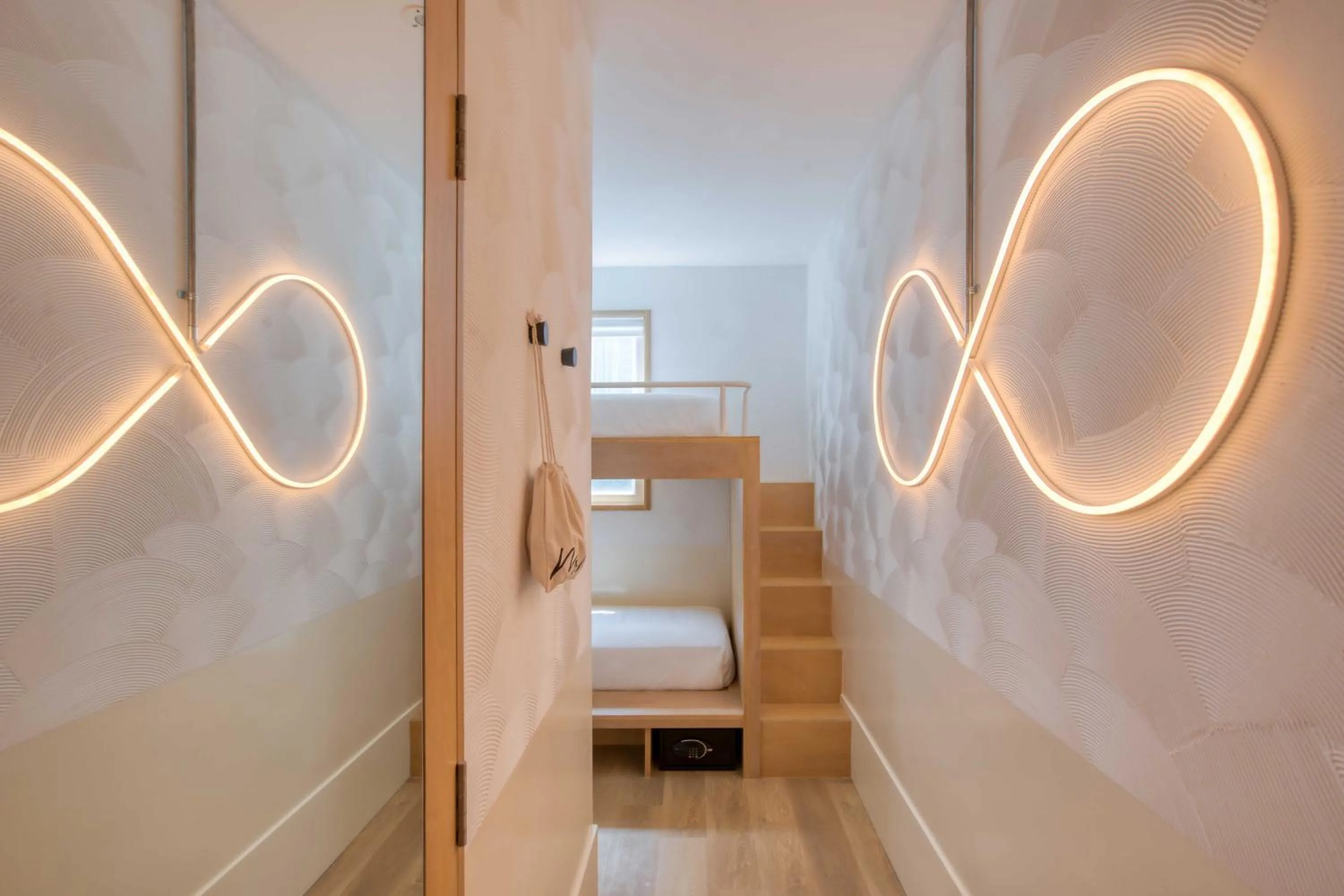 bunk bed, Bed in MoMo's Kuala Lumpur