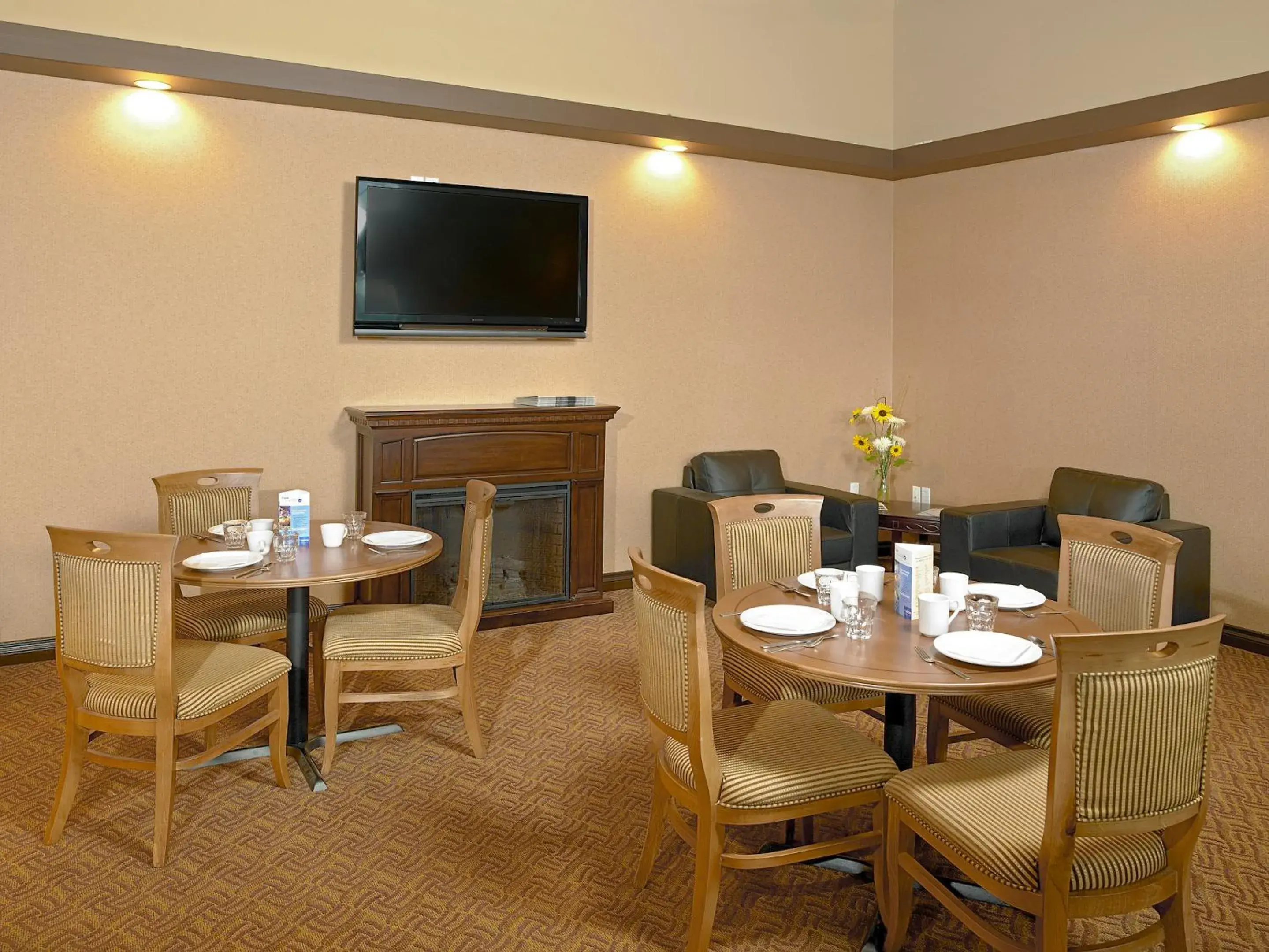 Breakfast in Coast Fraser Inn Breakfast in Coast Fraser Inn