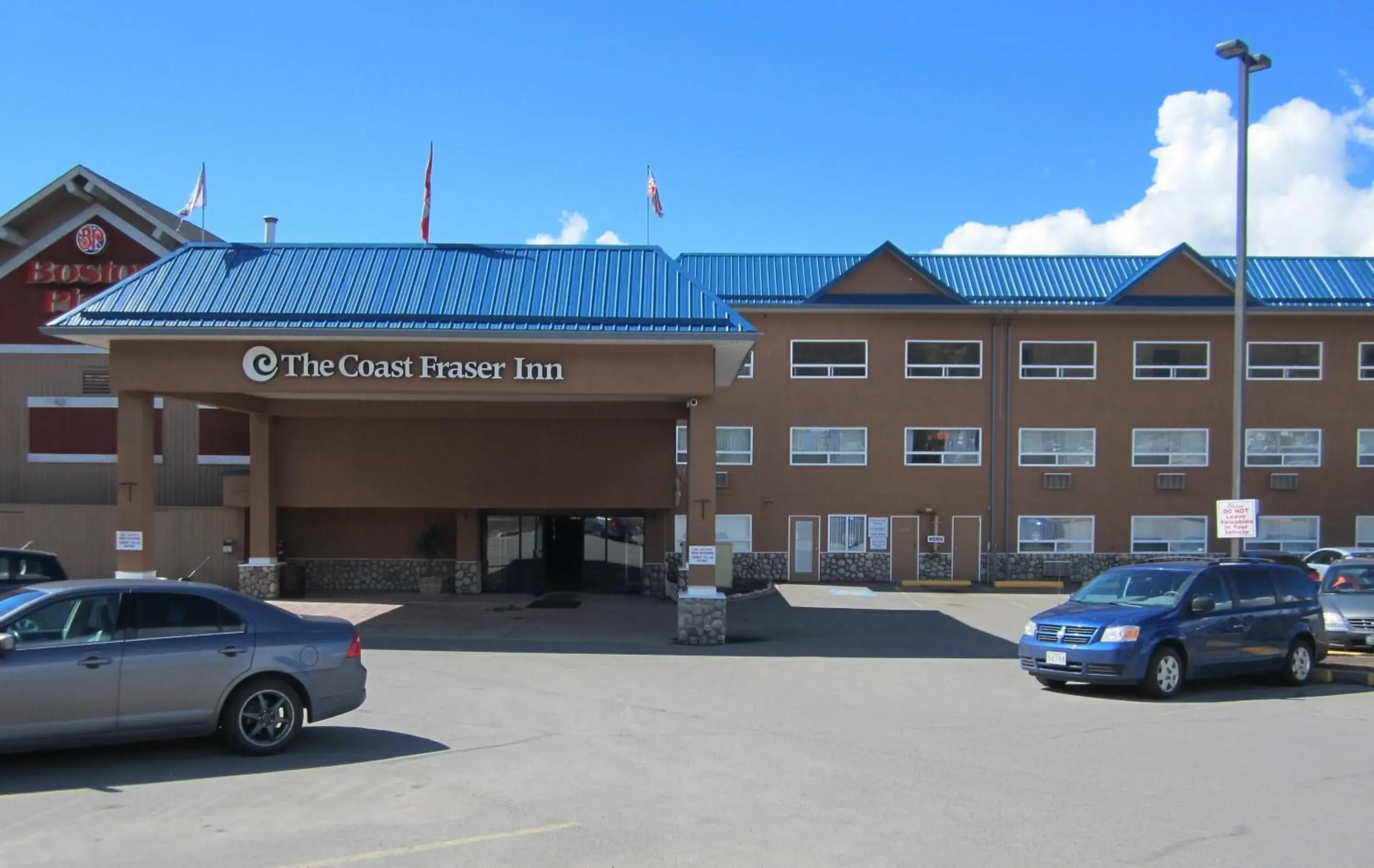 Property building in Coast Fraser Inn Property building in Coast Fraser Inn
