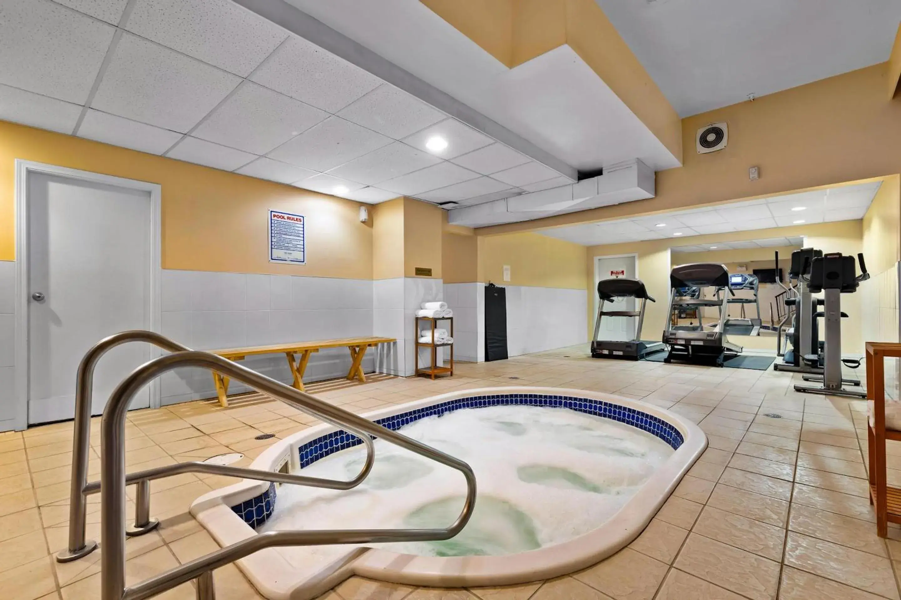 Fitness centre/facilities in Coast Fraser Inn Fitness centre/facilities in Coast Fraser Inn