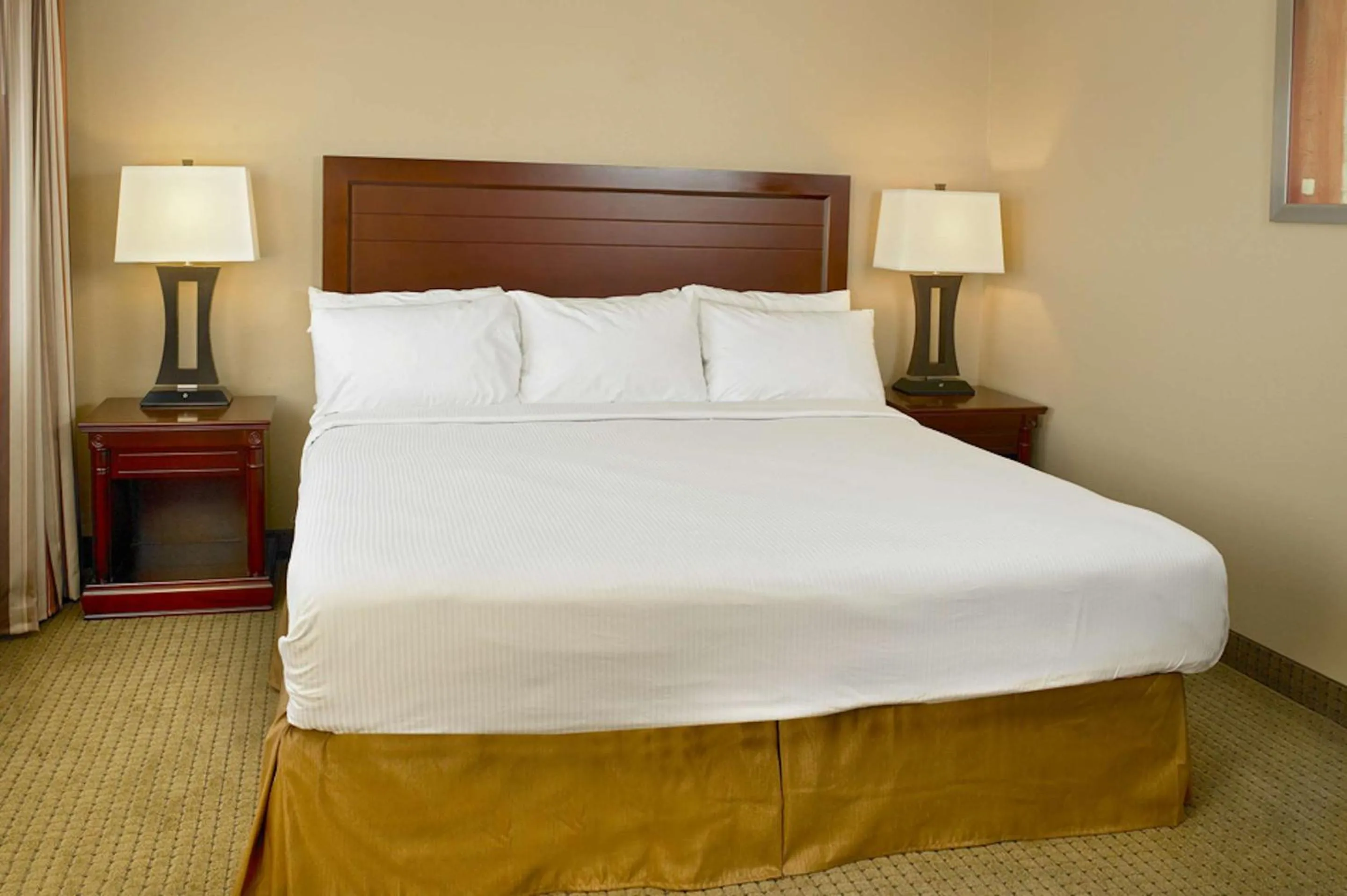 Bedroom, Bed in Coast Fraser Inn