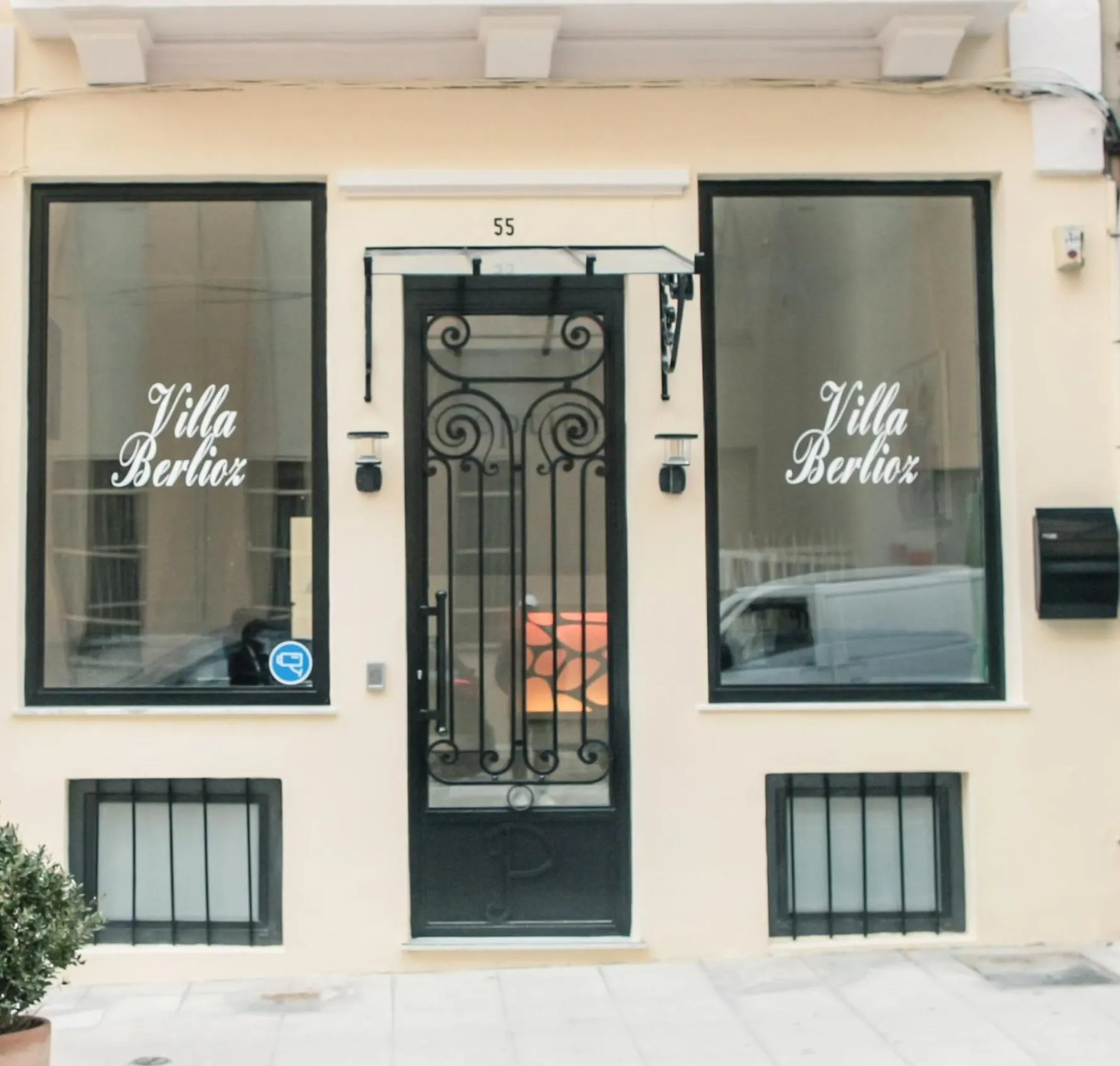 Facade/entrance in Villa Berlioz