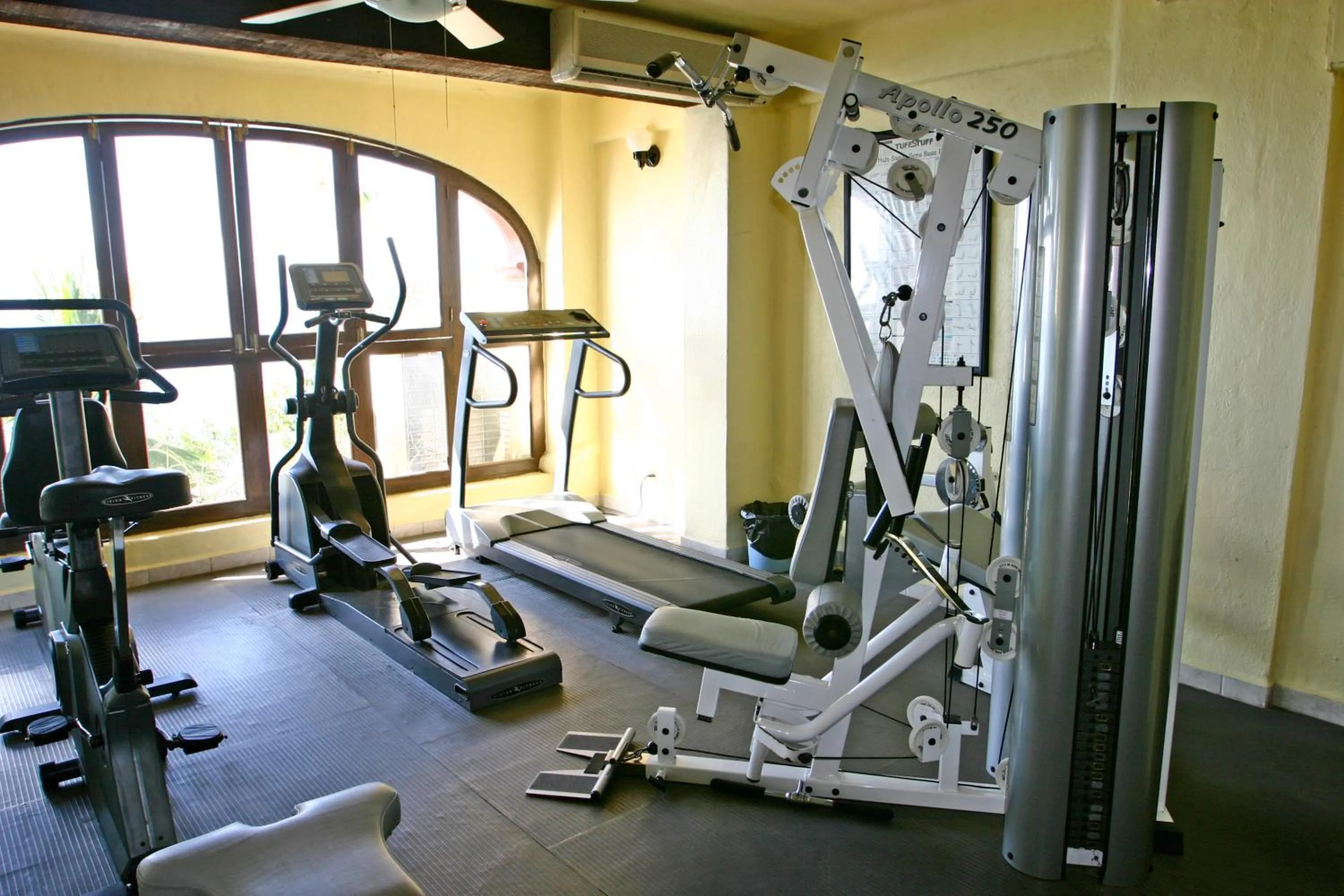 Fitness centre/facilities in Lindo Mar Resort