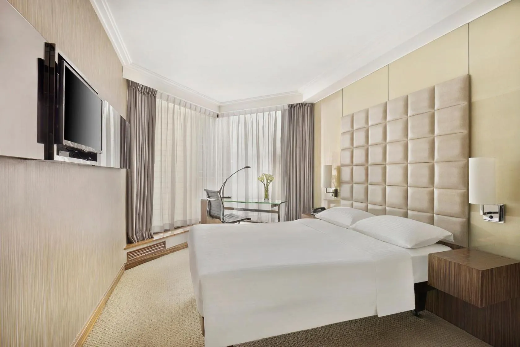 Bed in The Kowloon Hotel