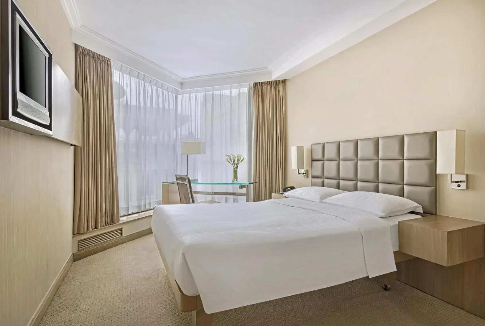 Bed in The Kowloon Hotel Bed in The Kowloon Hotel