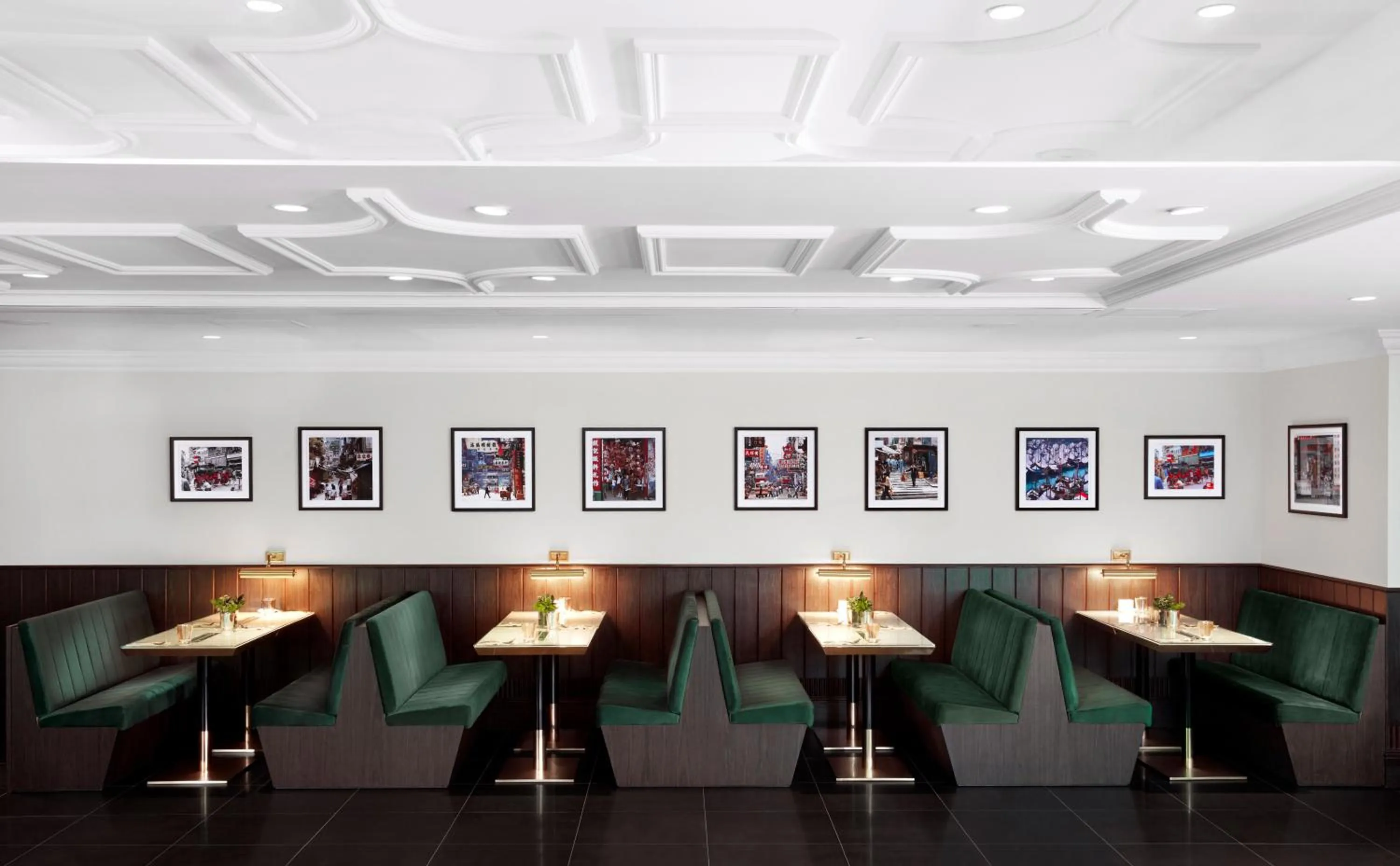 Restaurant/places to eat in Oasis Aurum 181 Hotel