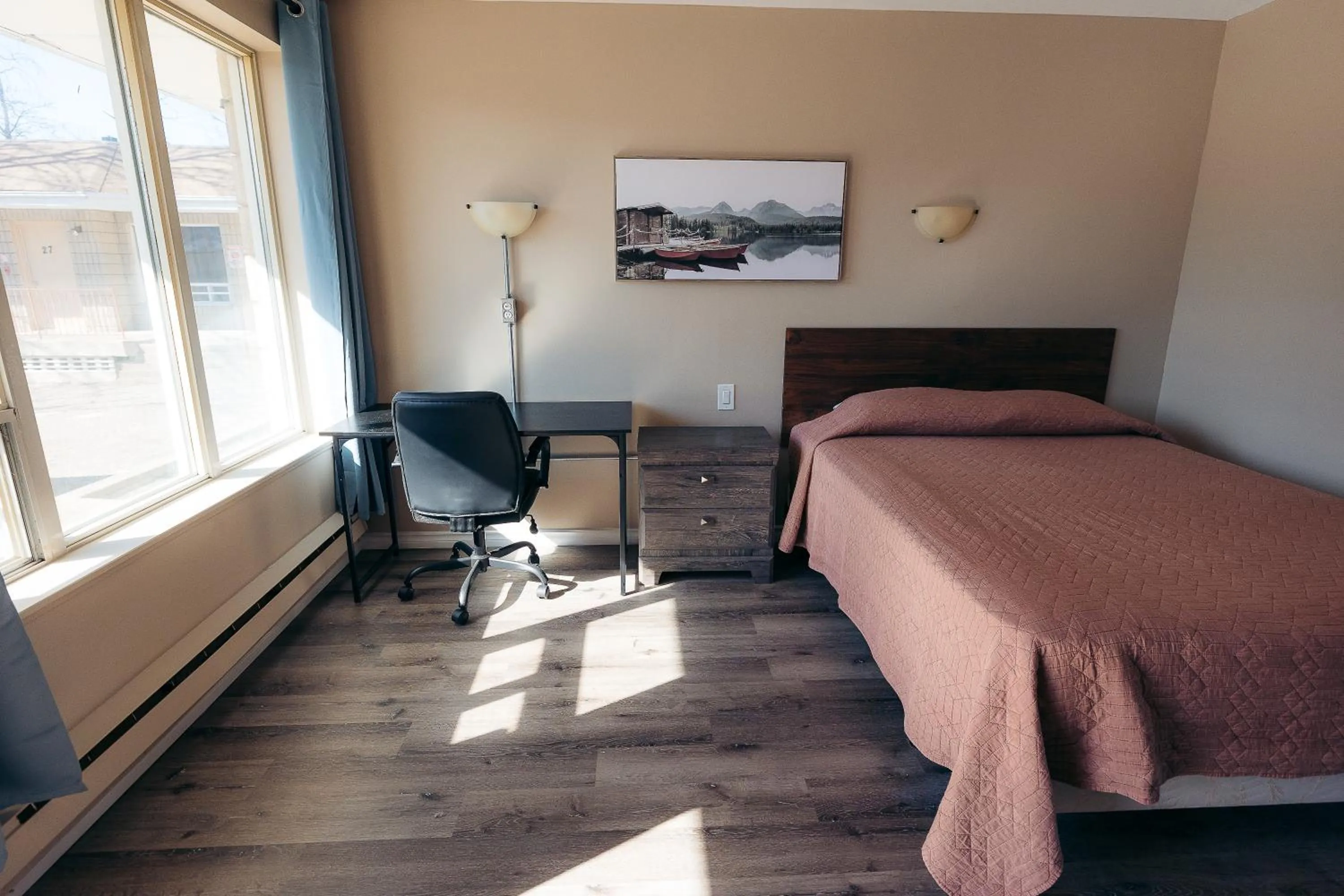 Bed in Clarkson Village Motel, 1815 Lakeshore Rd West Mississauga