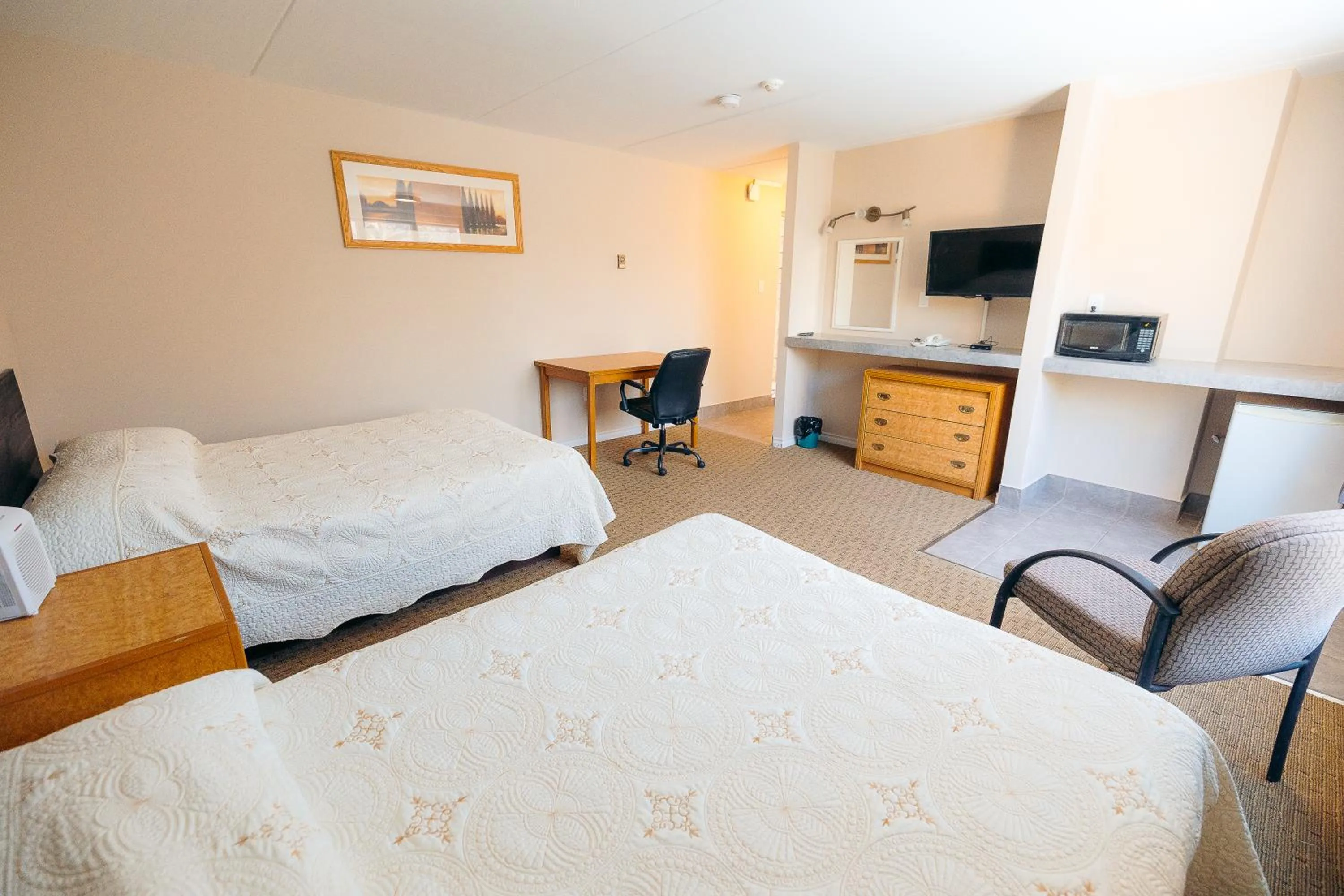 Bed in Clarkson Village Motel, 1815 Lakeshore Rd West Mississauga