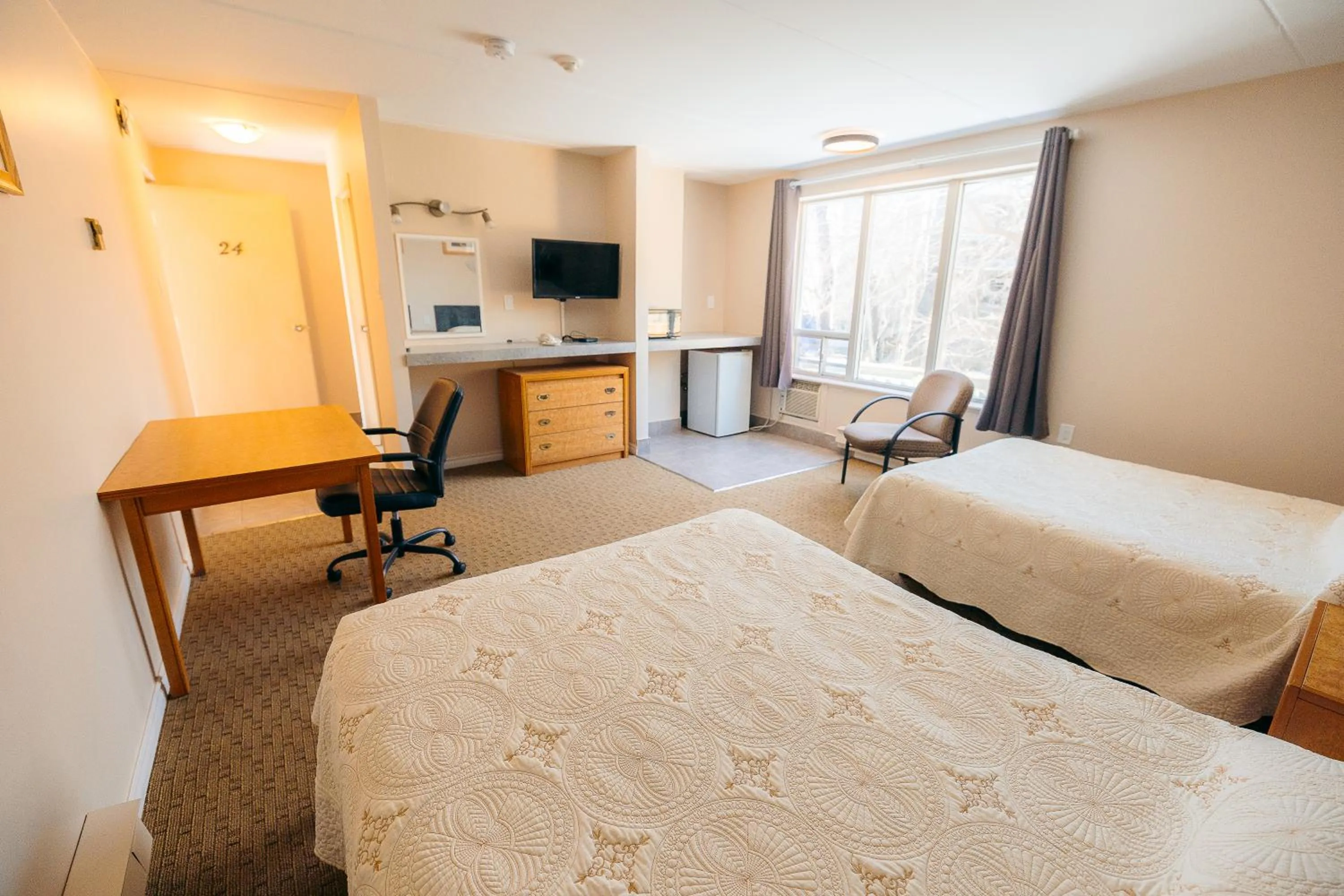 Bed in Clarkson Village Motel, 1815 Lakeshore Rd West Mississauga