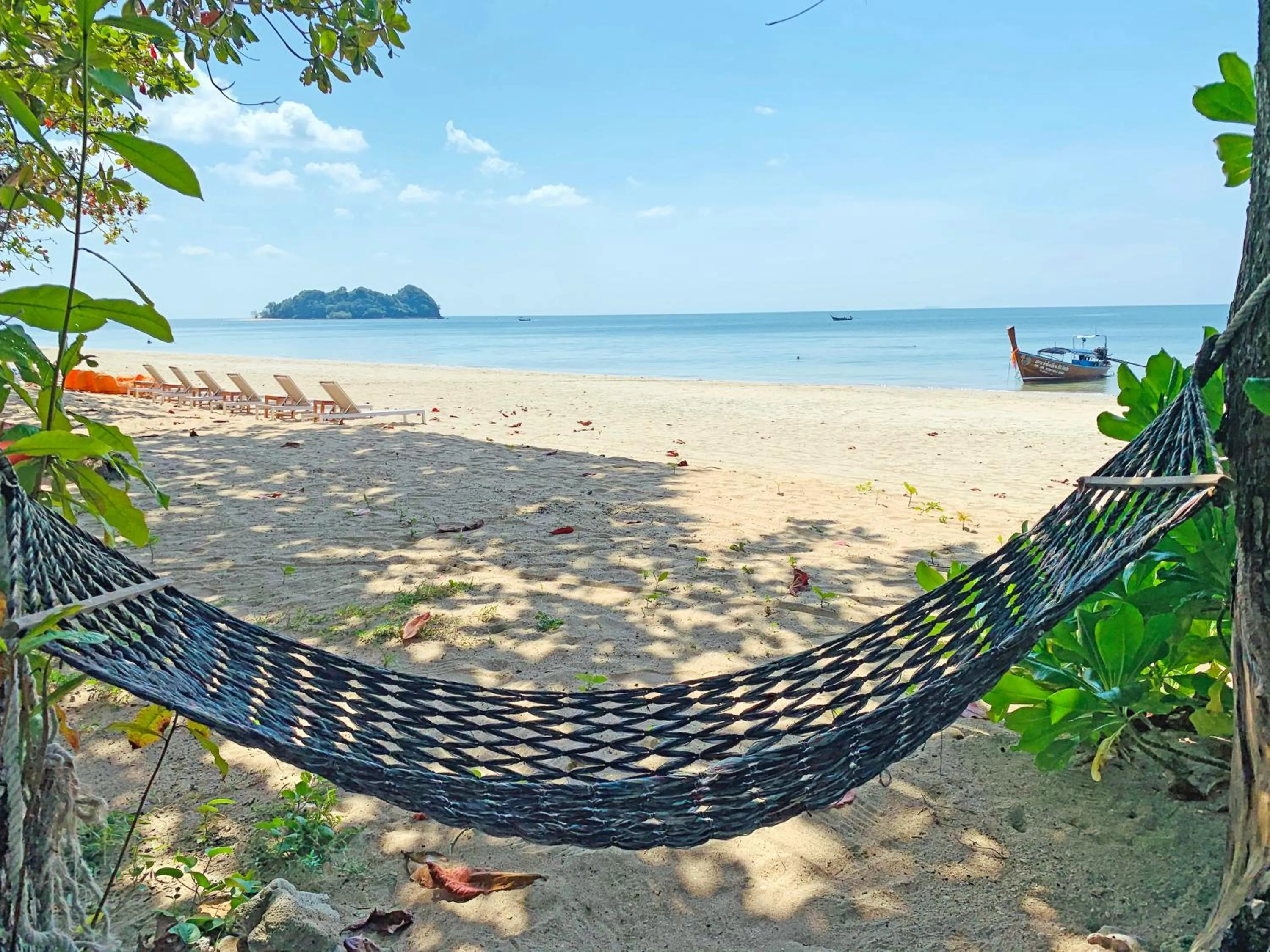 Beach in Koh Jum Delight Beach